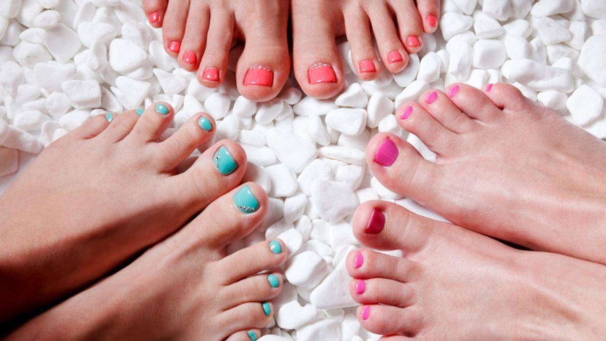 1250x700 FEET Girls Women Pebble Barefoot Painted Toenails Finger Wallpaper, Desktop