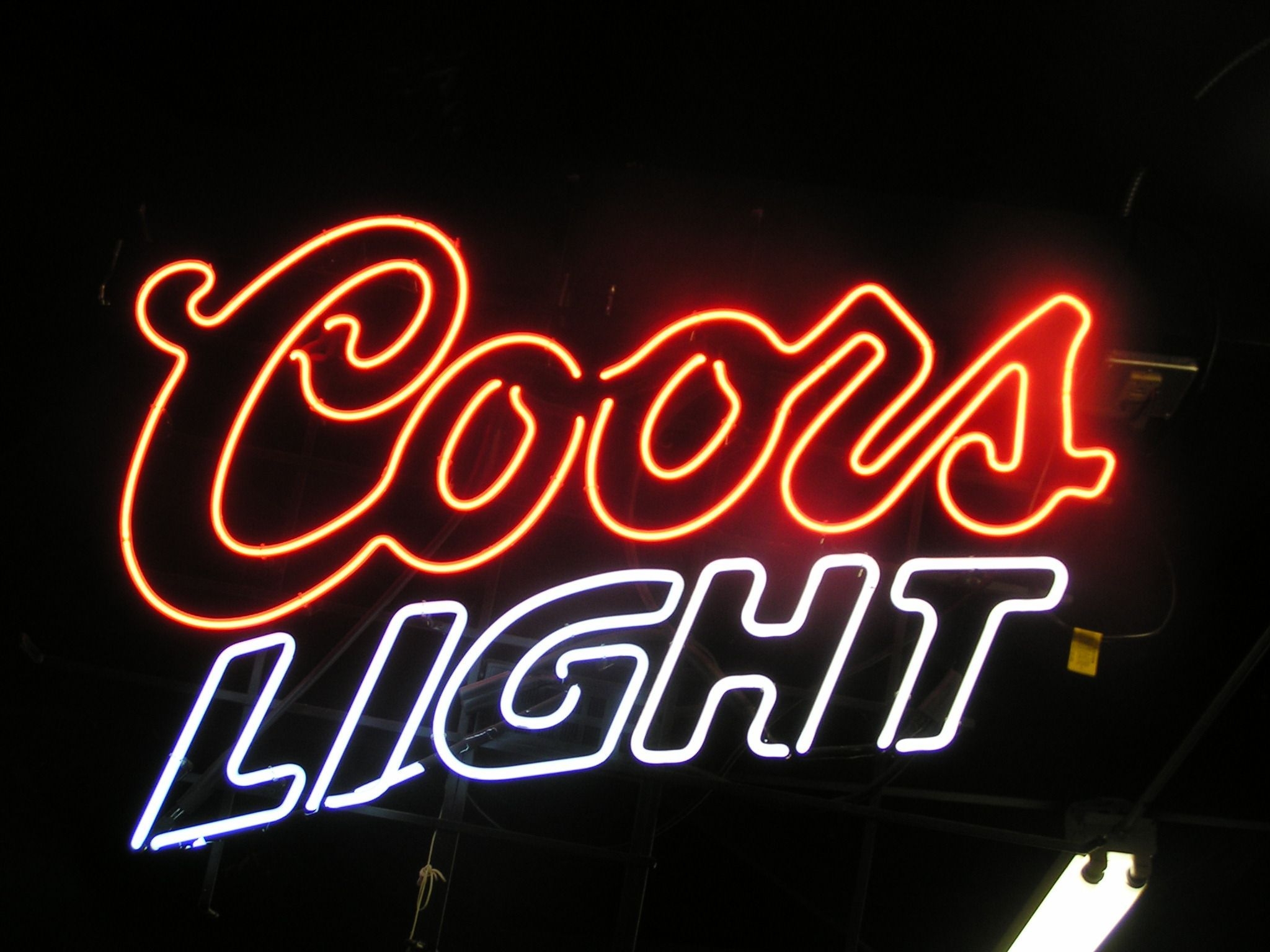 2050x1540 Coors Light Neon Beer Sign! Follow us on Facebook! Anything Goes Trading Co. Great photo and a unique place to s. Neon beer signs, Neon signs, Colorful drinks, Desktop