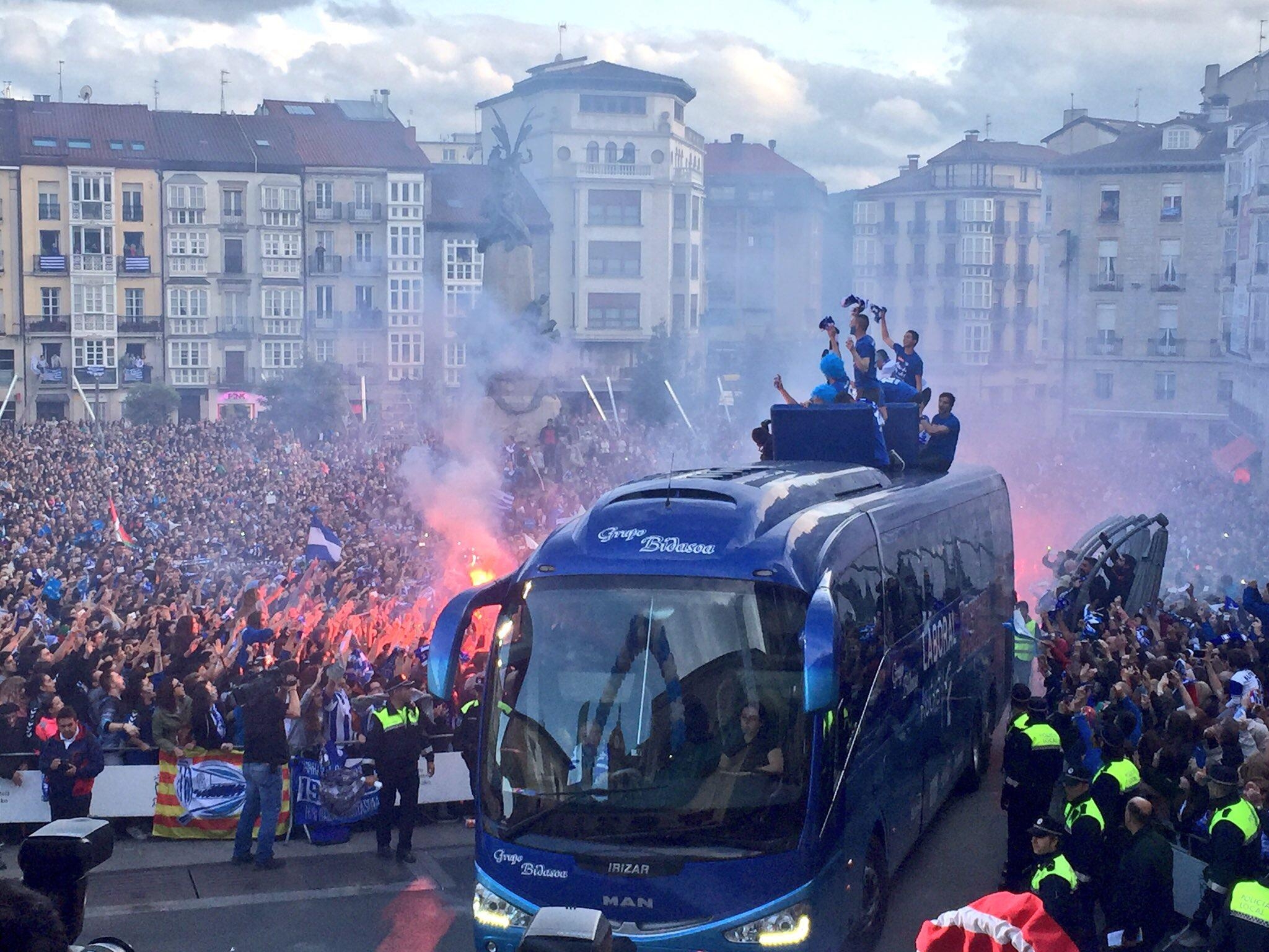 2050x1540 Vitoria Gasteiz Homenajea Al Deportivo Alavés Por Su Ascenso A La, Desktop