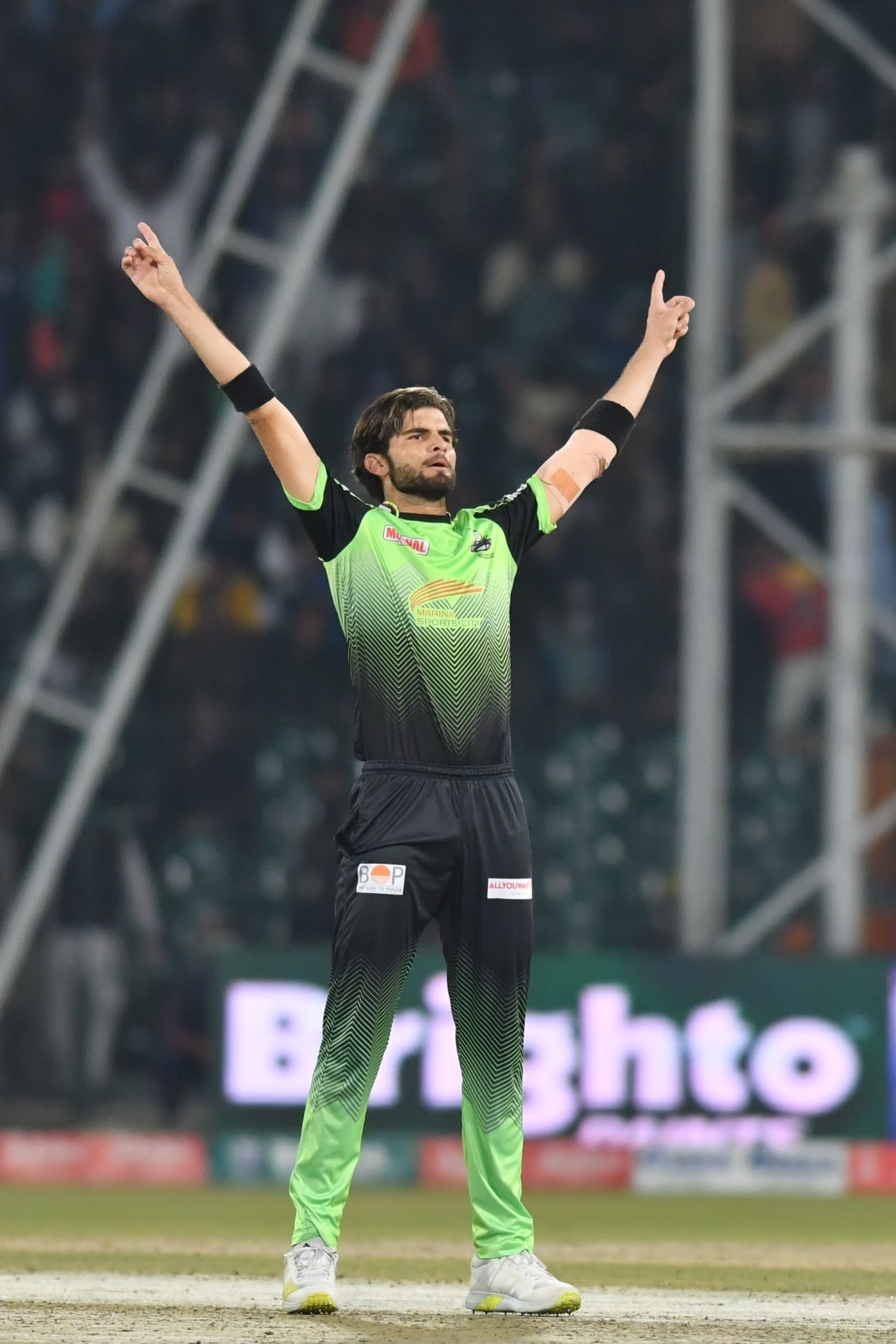 1400x2100 Shaheen Shah Afridi picked up two wickets in his second over, Phone