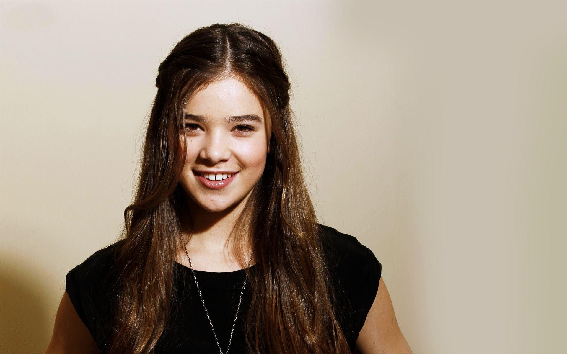 1920x1200 HD Hailee Steinfeld Wallpaper, Desktop