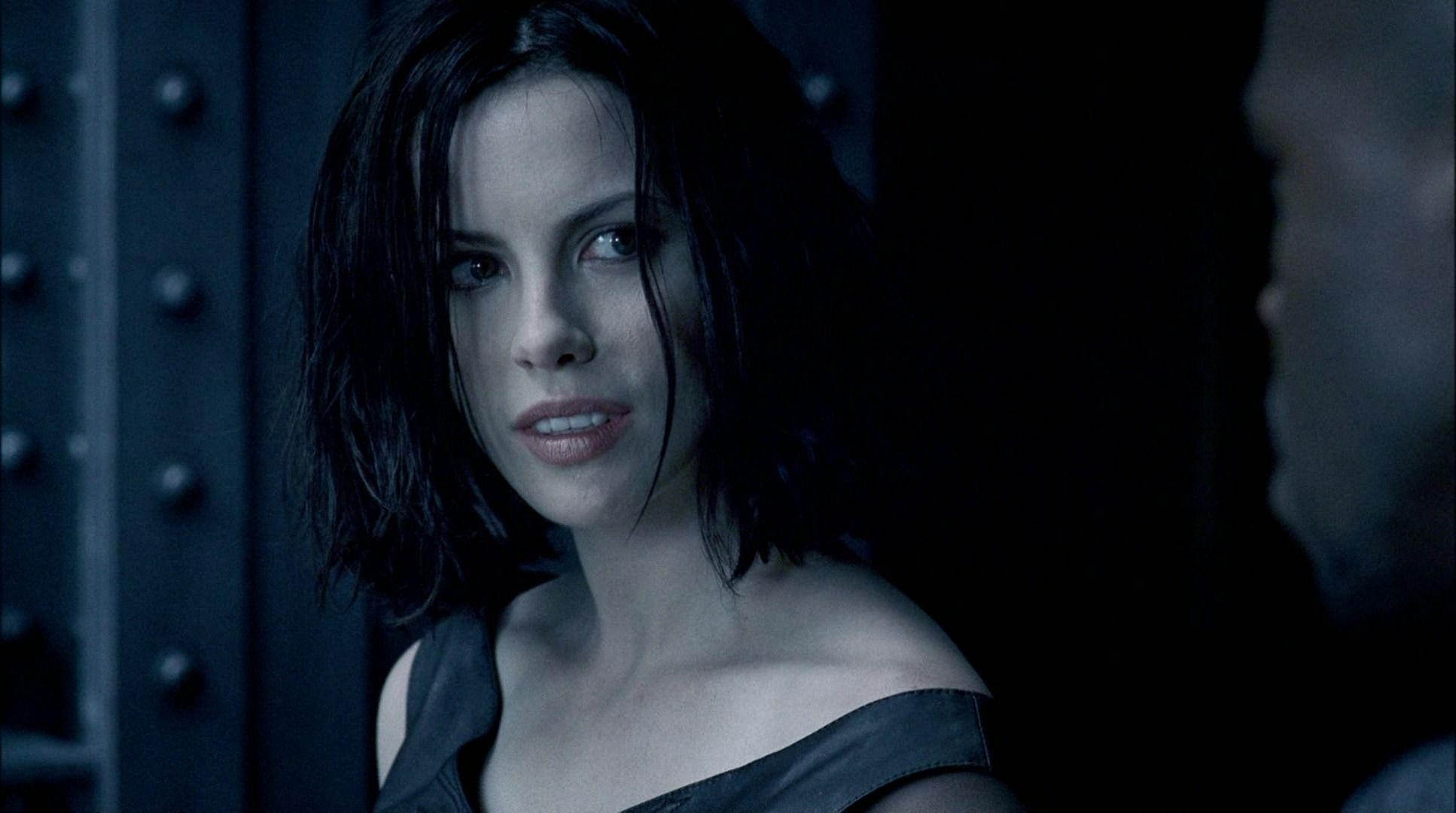 1940x1080 Selene (Underworld), Desktop