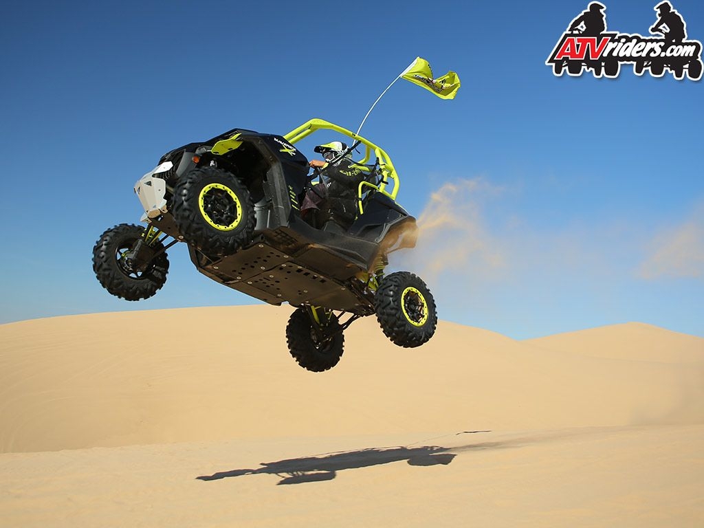 1030x770 Can Am Maverick Turbo Jump, Desktop