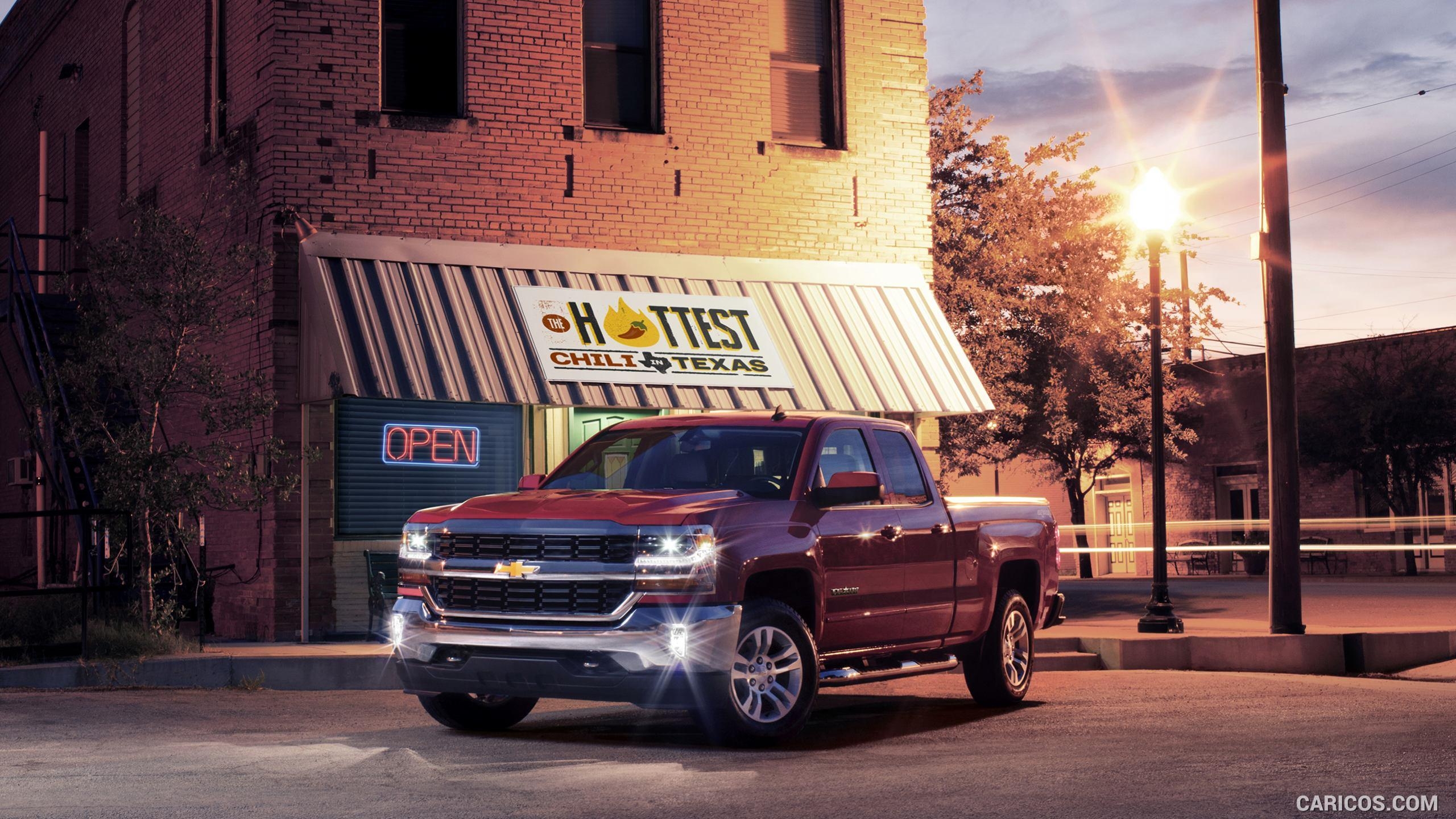 2560x1440 Chevrolet Silverado 1500 LT at Restaurant. HD Wallpaper, Desktop