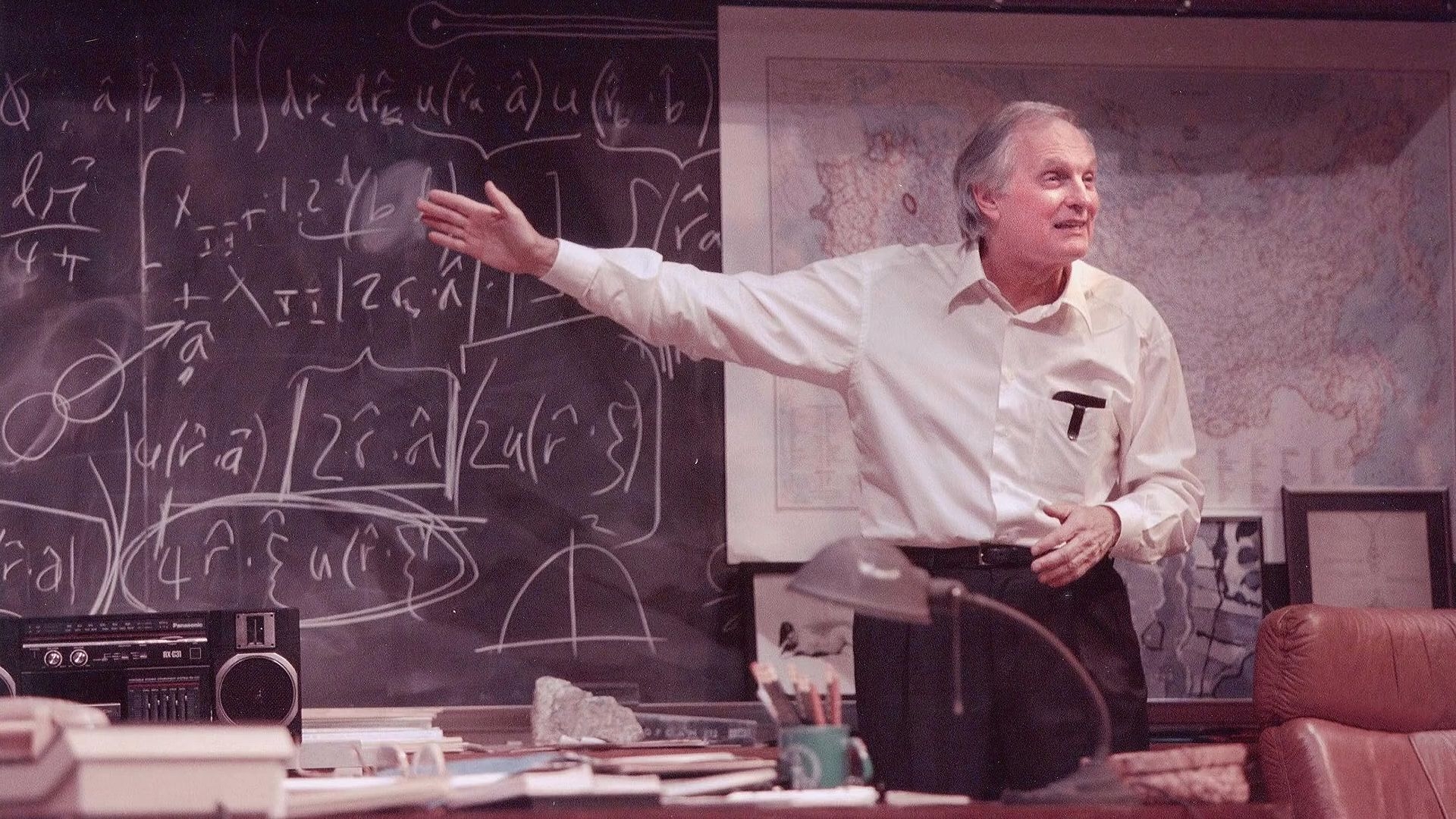 1920x1080 Video of Alan Alda telling how he prepared to play iconoclastic, Desktop