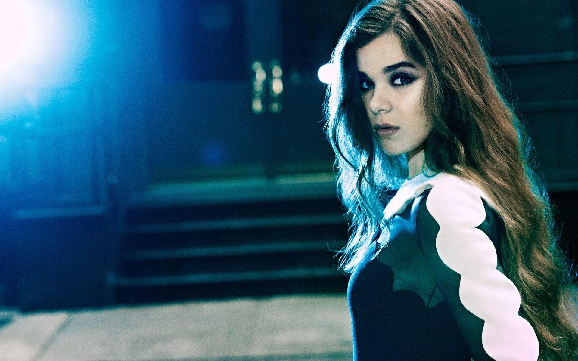 1920x1200 Hailee Steinfeld Wallpaper, Desktop