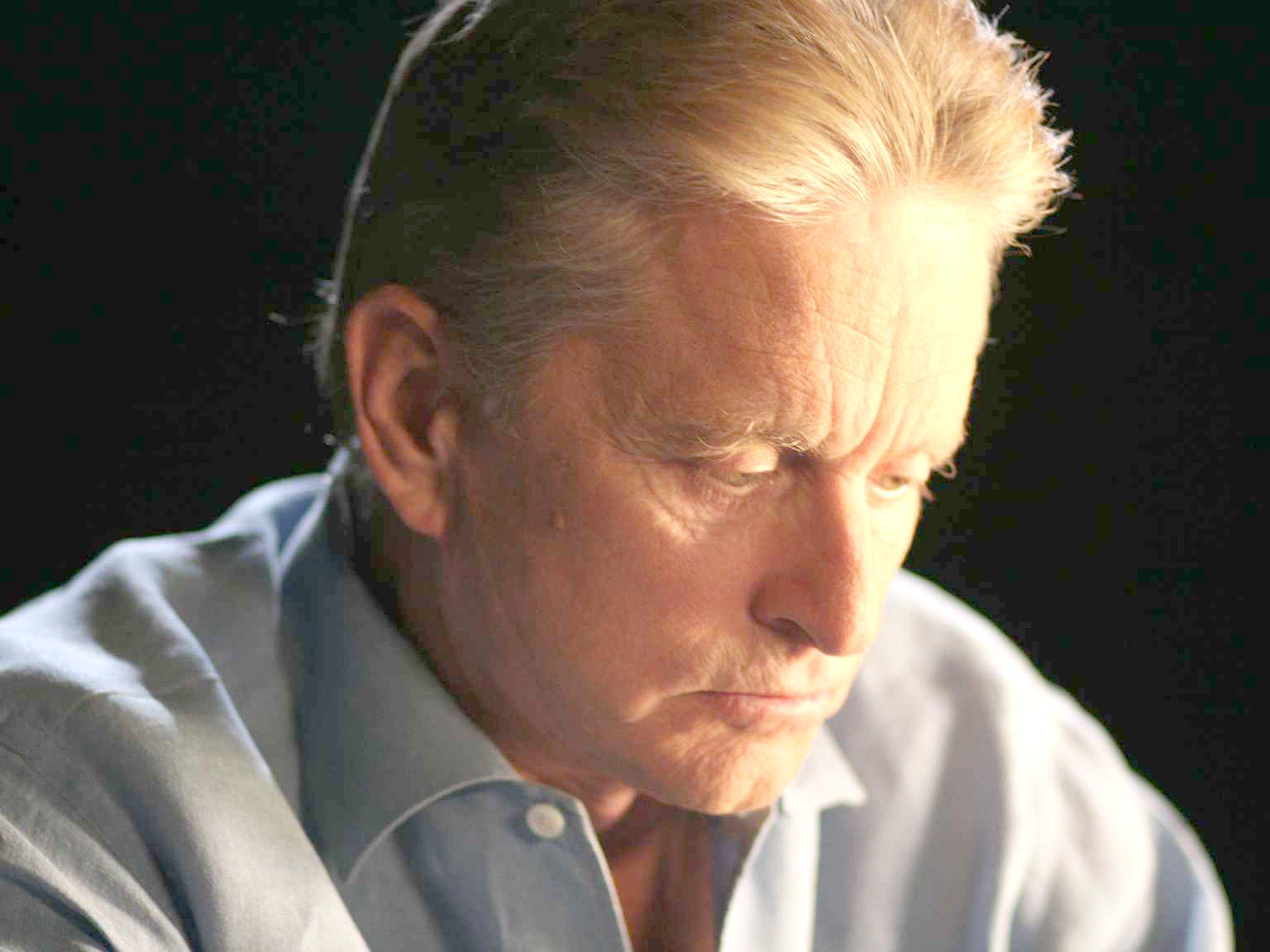 2560x1920 Michael Douglas Wallpaper, Desktop