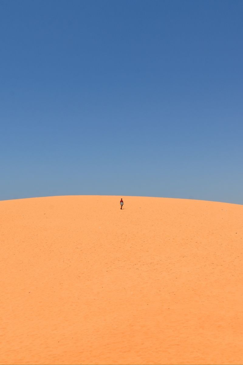 800x1200 Download wallpaper  desert, sand, man, hill, sky, clean, Phone