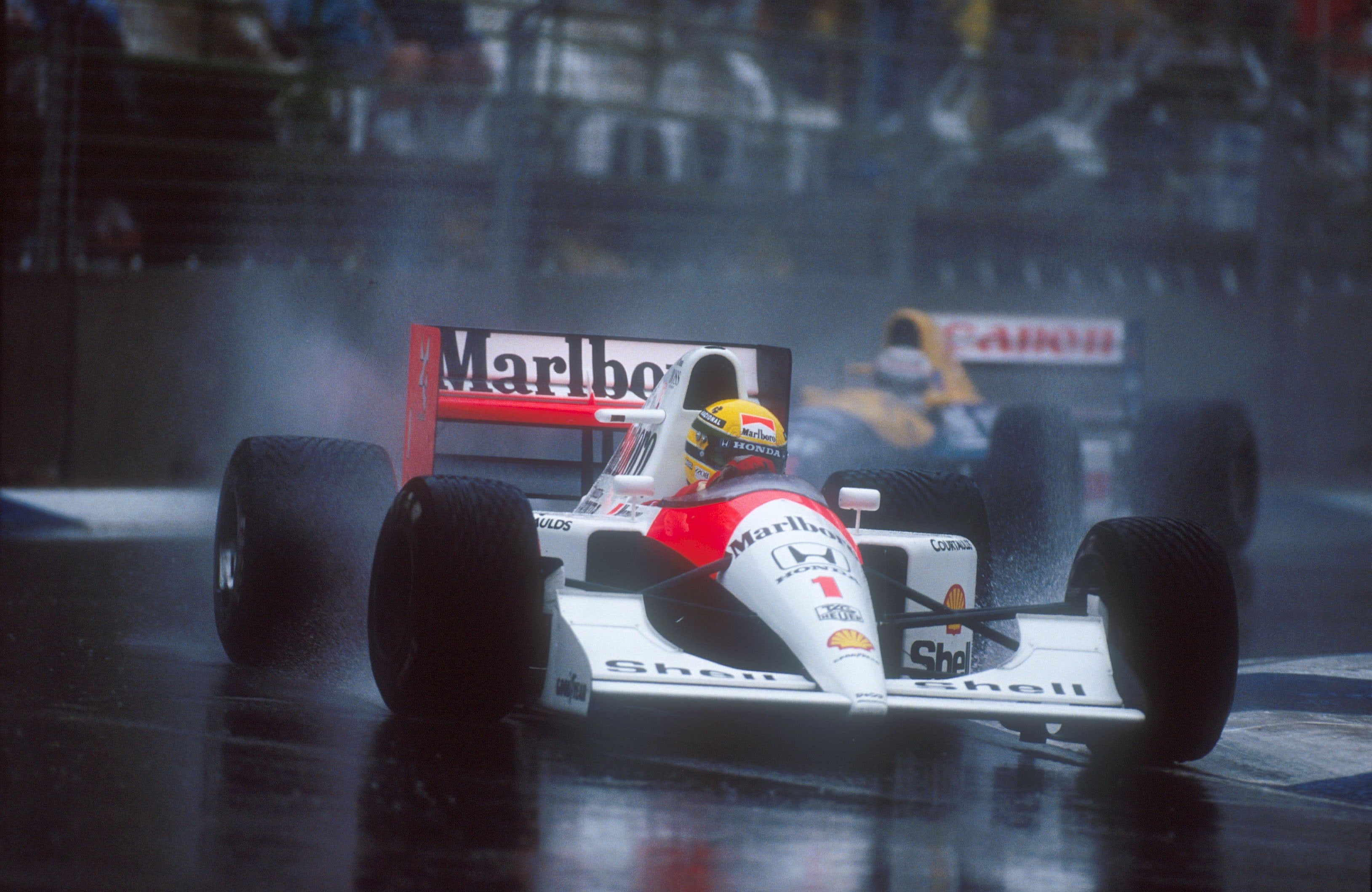 3260x2120 Ayrton Senna's Iconic McLaren F1 Helmet in the Rain, Desktop