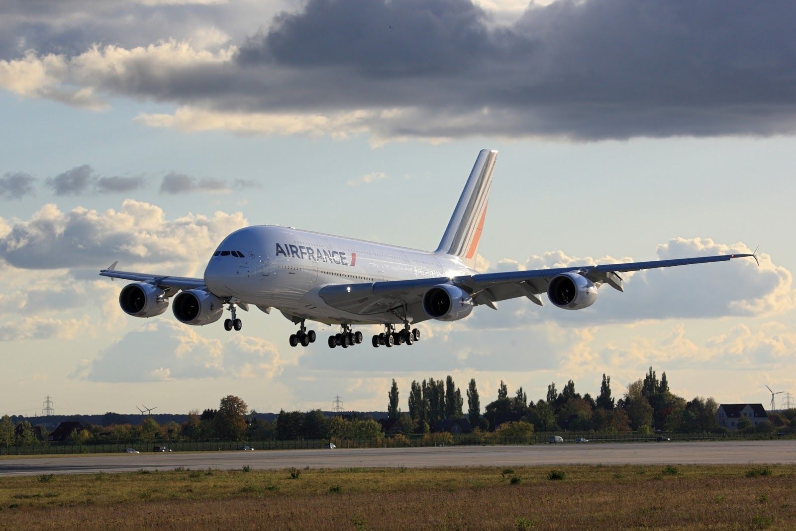 1600x1070 Air France Airbus A380 800 Landing Scene Aircraft Wallpaper 3711, Desktop