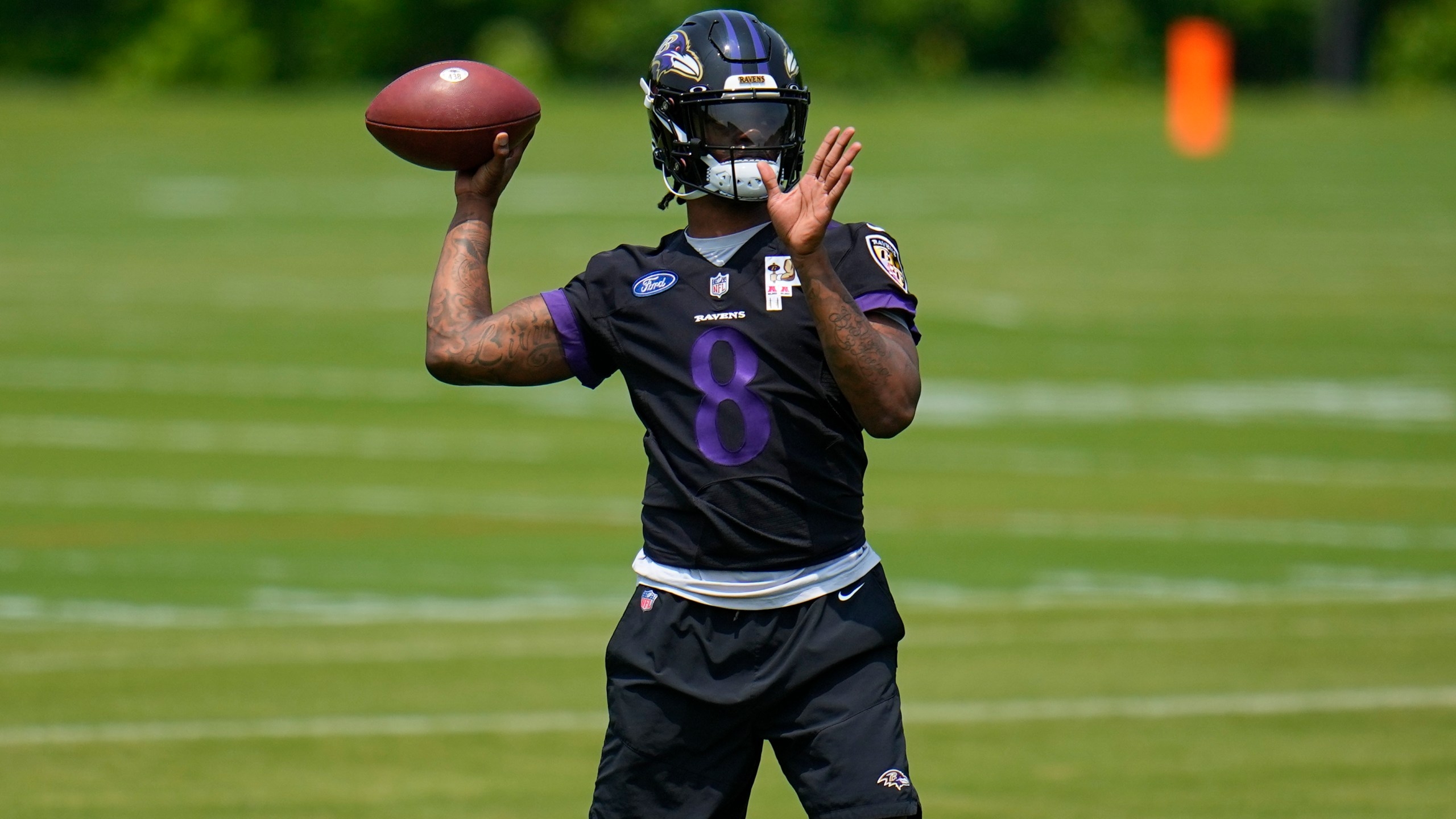 2560x1440 Lamar Jackson at voluntary practice, Desktop