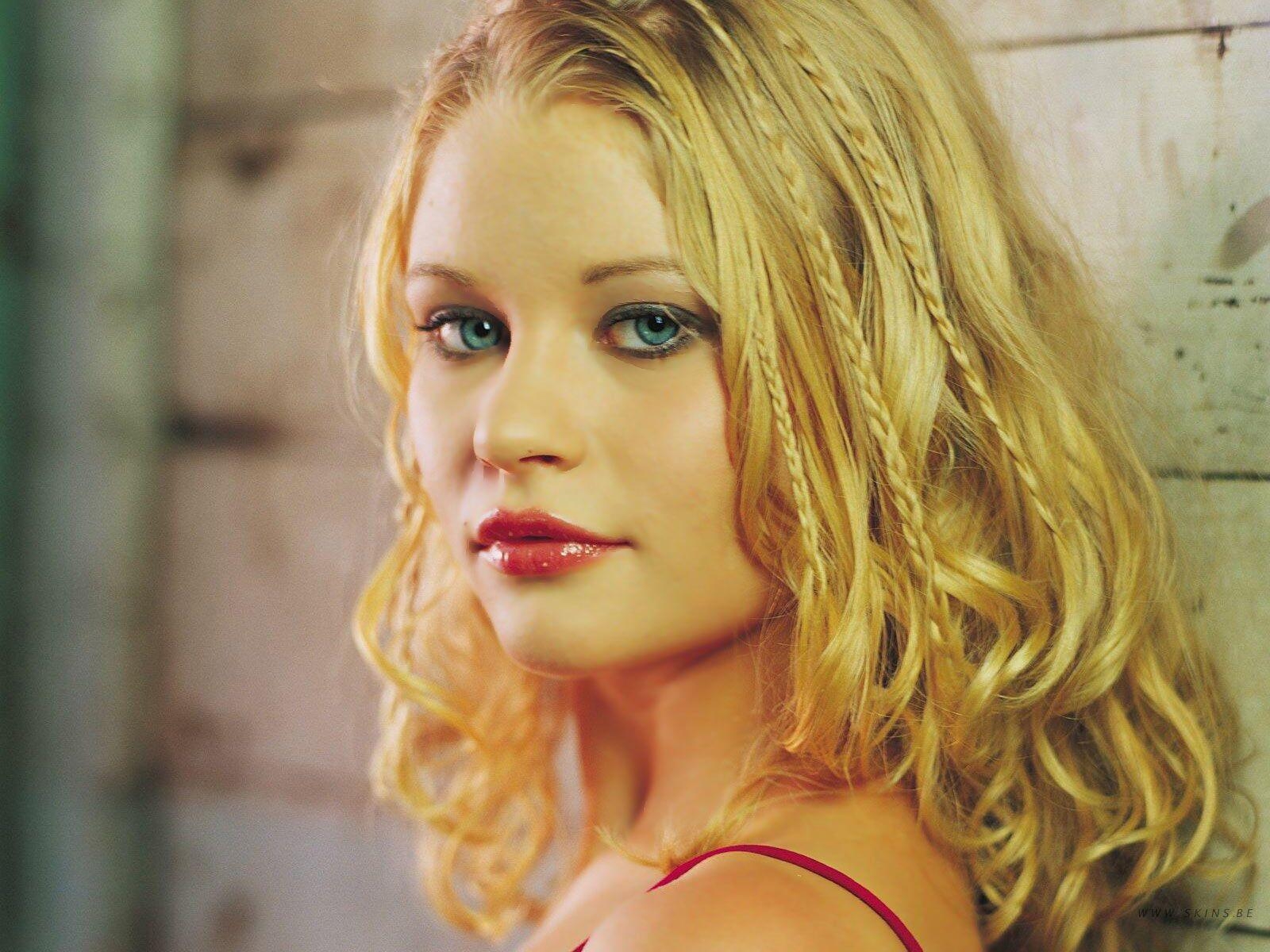 1600x1200 Emilie De Ravin HD Wallpaper and Background Image, Desktop