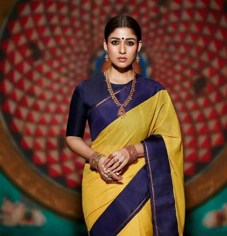 890x920 Nayanthara Hot Wallpaper In Saree, Phone