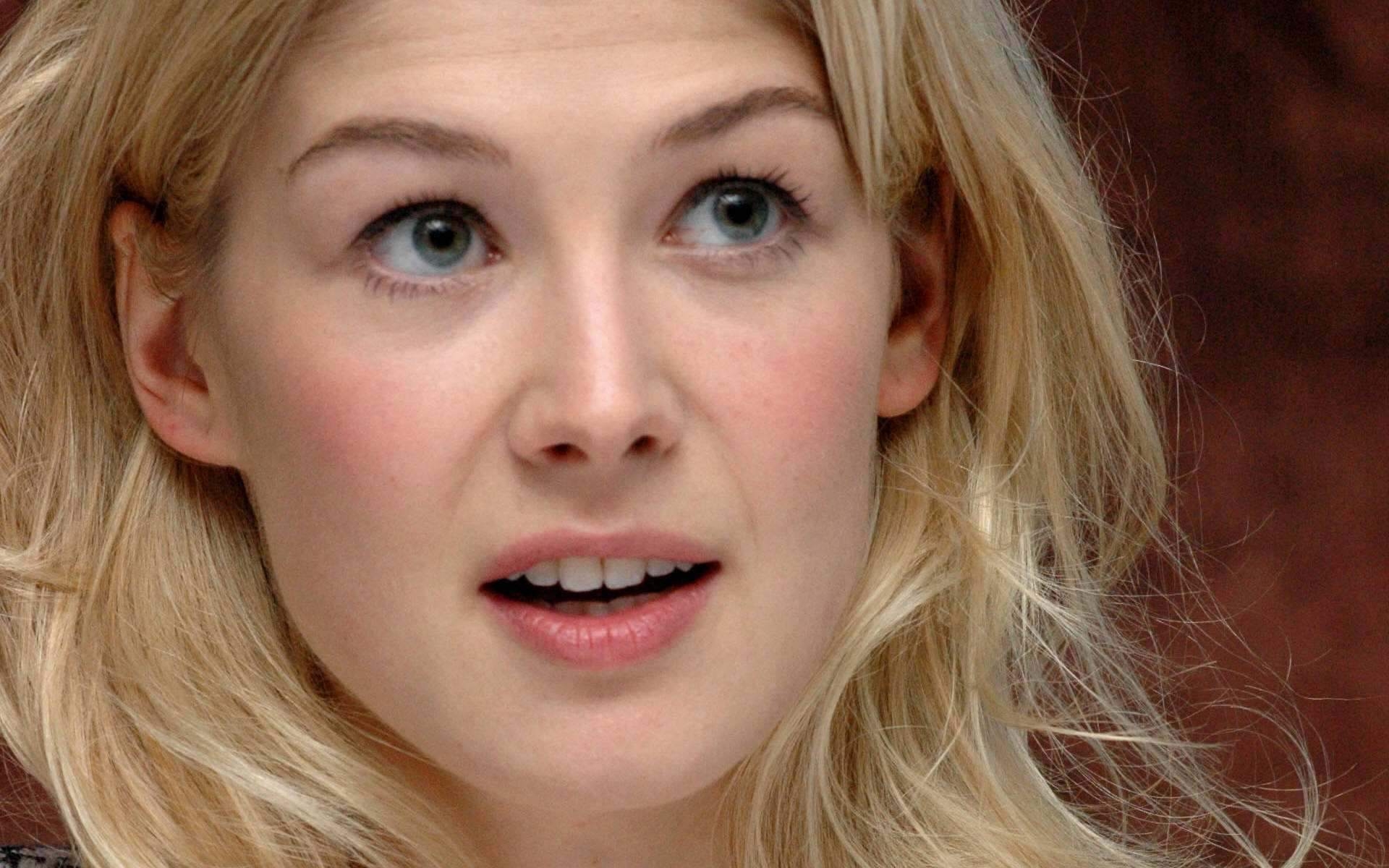 1920x1200 Rosamund Pike HD Wallpaper for desktop download, Desktop