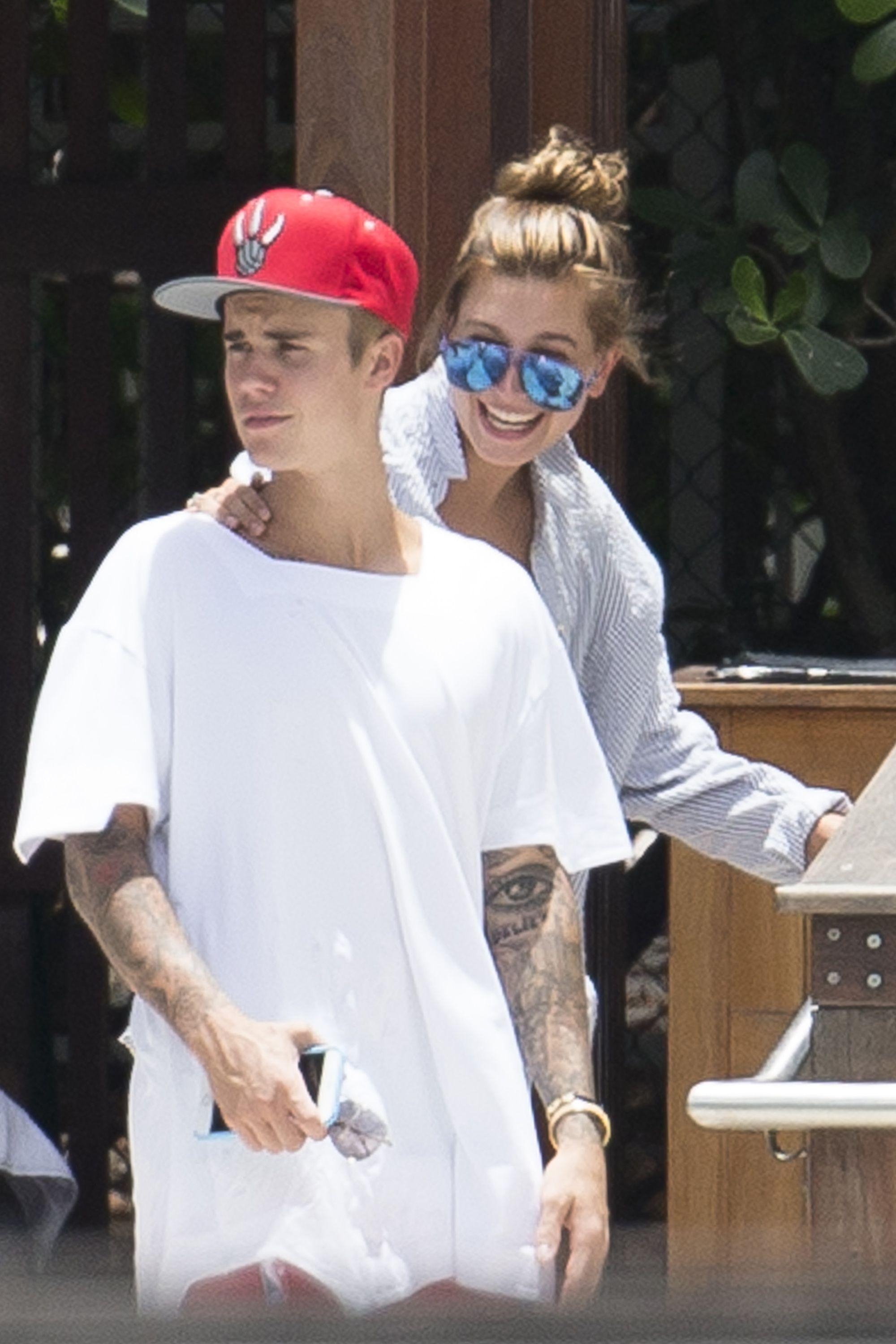 2000x3000 Hailey Baldwin and Justin Bieber's Relationship in Photo, Phone