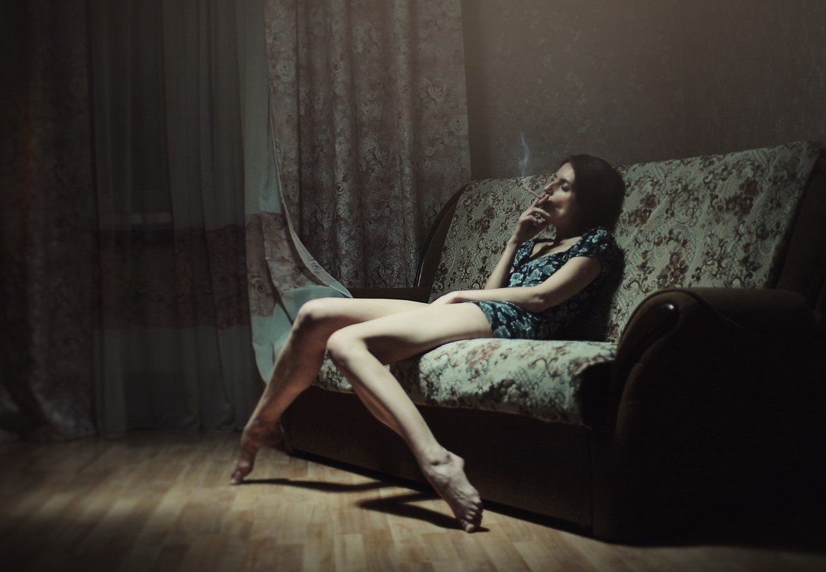 1170x810 women, Sad, Brunette, Couch, Smoking HD Wallpaper / Desktop, Desktop