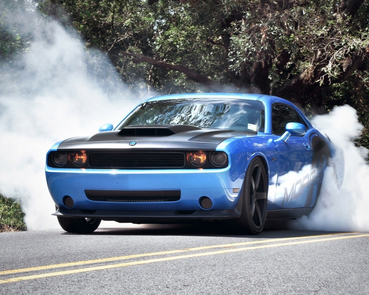 1280x1030 Dodge Challenger, Front View, Burnout, Blue, Cars Challenger Screensaver, Desktop