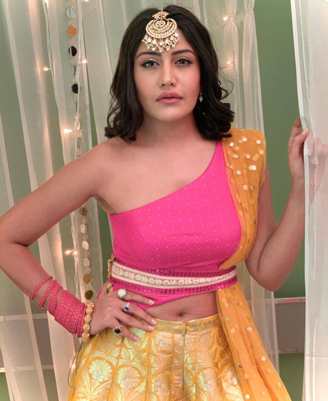 1080x1320 Surbhi Chandna Image, Photo Gallery Albums and Hot Pics collection, Phone