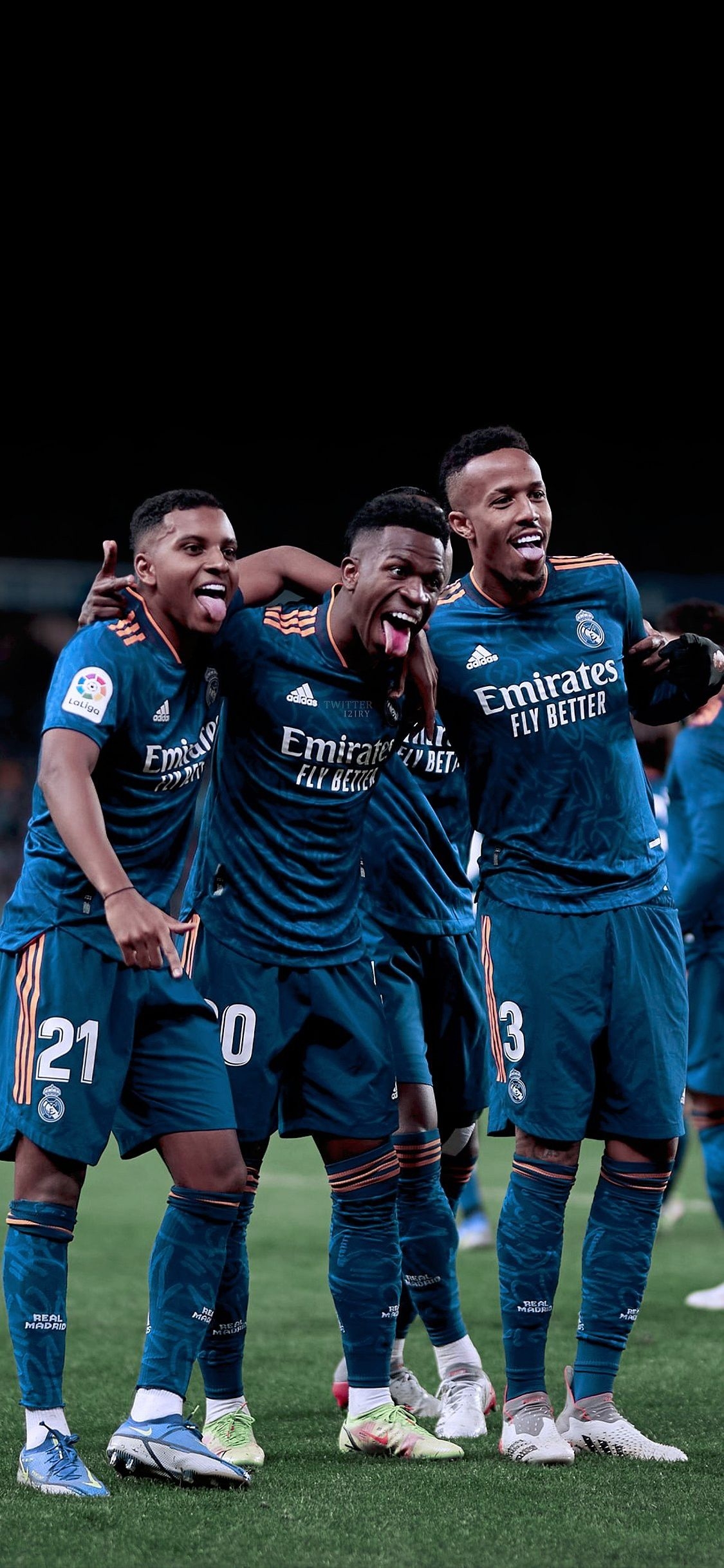 1130x2440 Rodrygo, Vinicius Jr and Militao, Phone