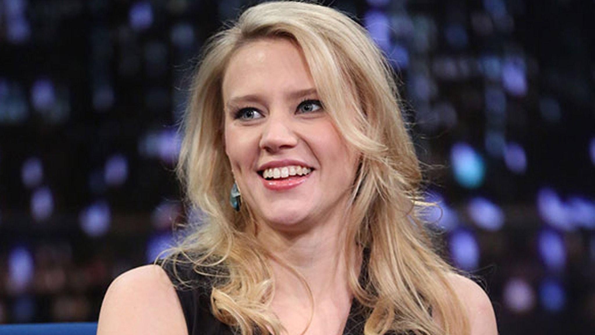 2050x1160 Kate McKinnon Wallpaper Image Photo Picture Background, Desktop