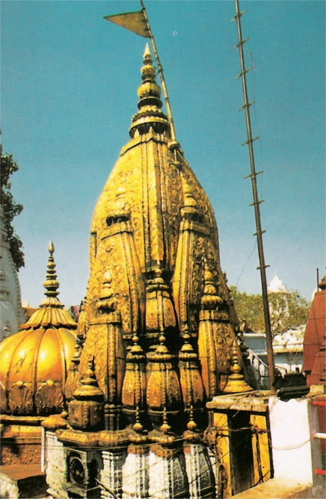 1050x1600 Kashi Vishwanath Temple, Varanasi, Uttar Pradesh, India. Ancient indian architecture, Indian architecture, Temple, Phone