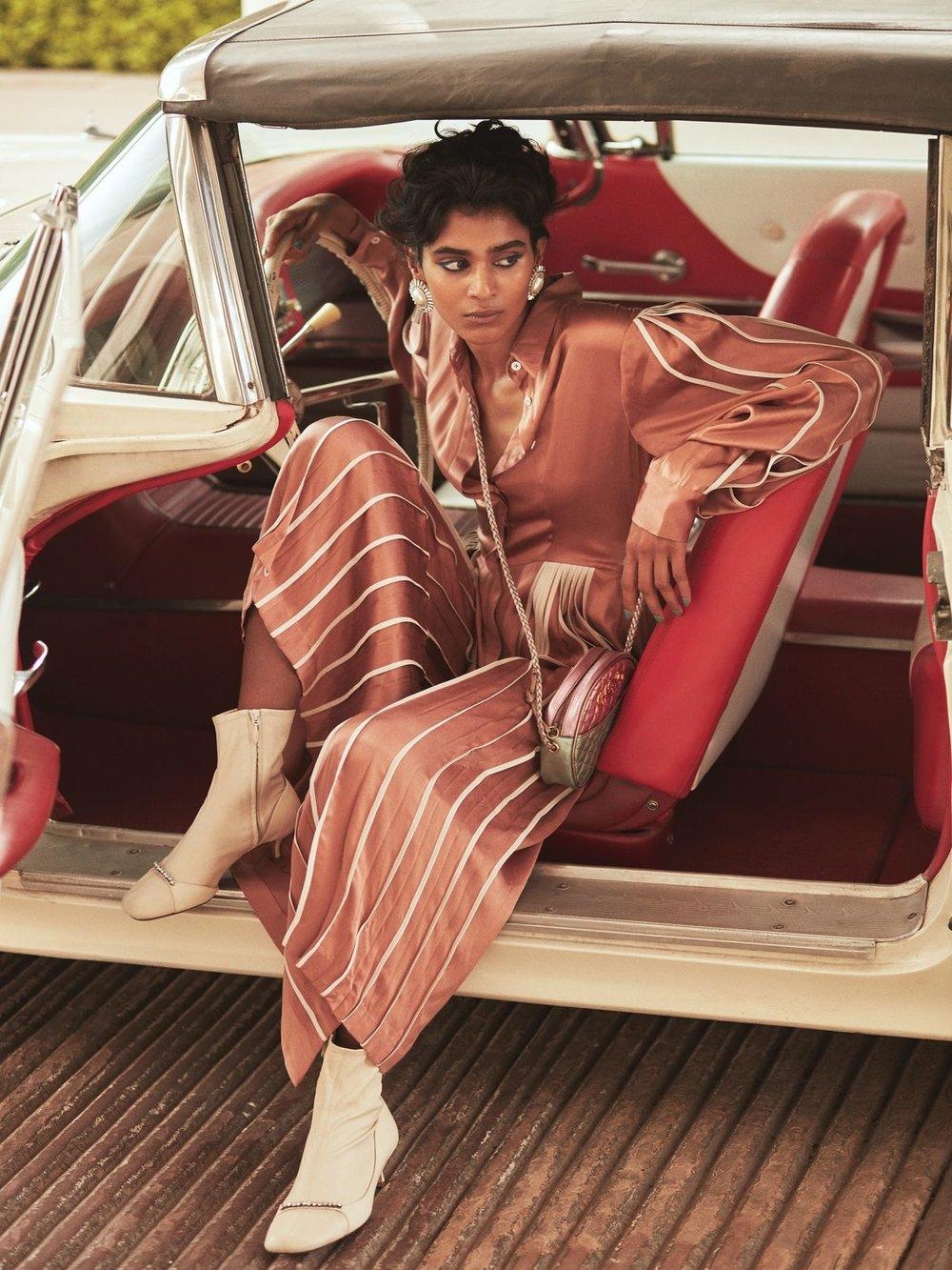 1000x1340 Saffron Vadher & Radhika Nair lensed by Greg Swales for Vogue India, Phone