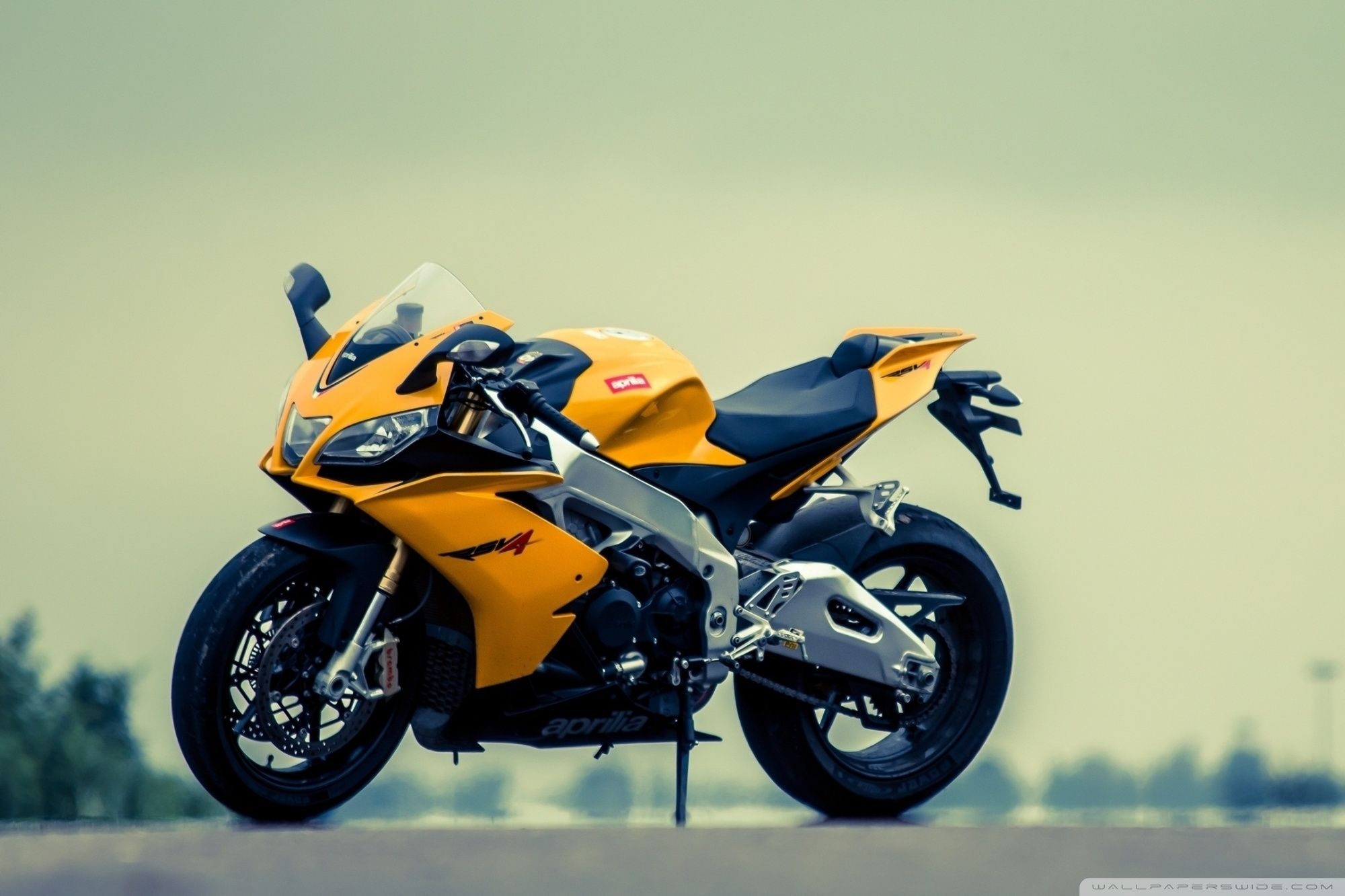 2000x1340 Full Screen Motorcycle Wallpaper 4k, Desktop