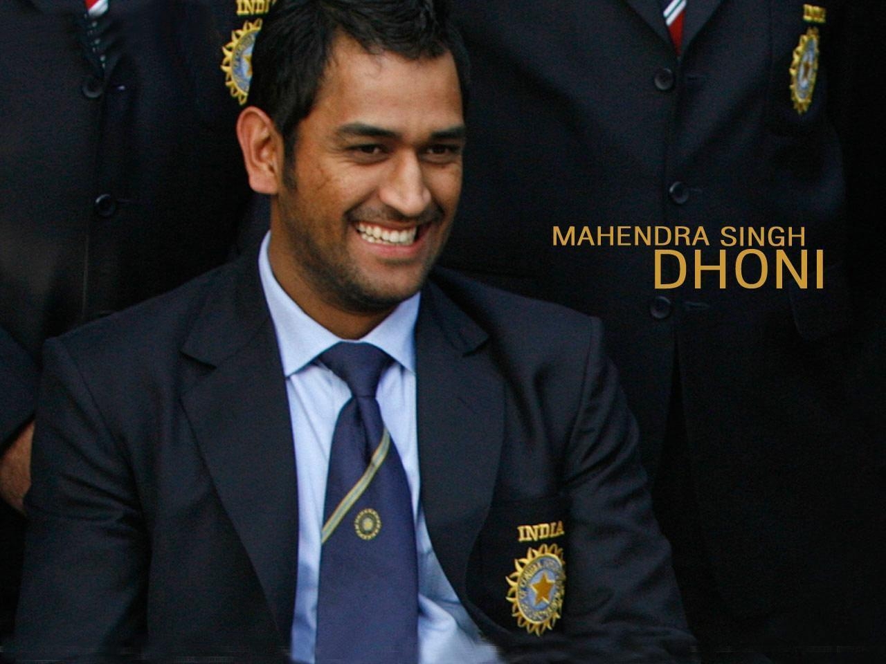 1280x960 Mahendra Singh Dhoni Smiling Wallpaper, Desktop