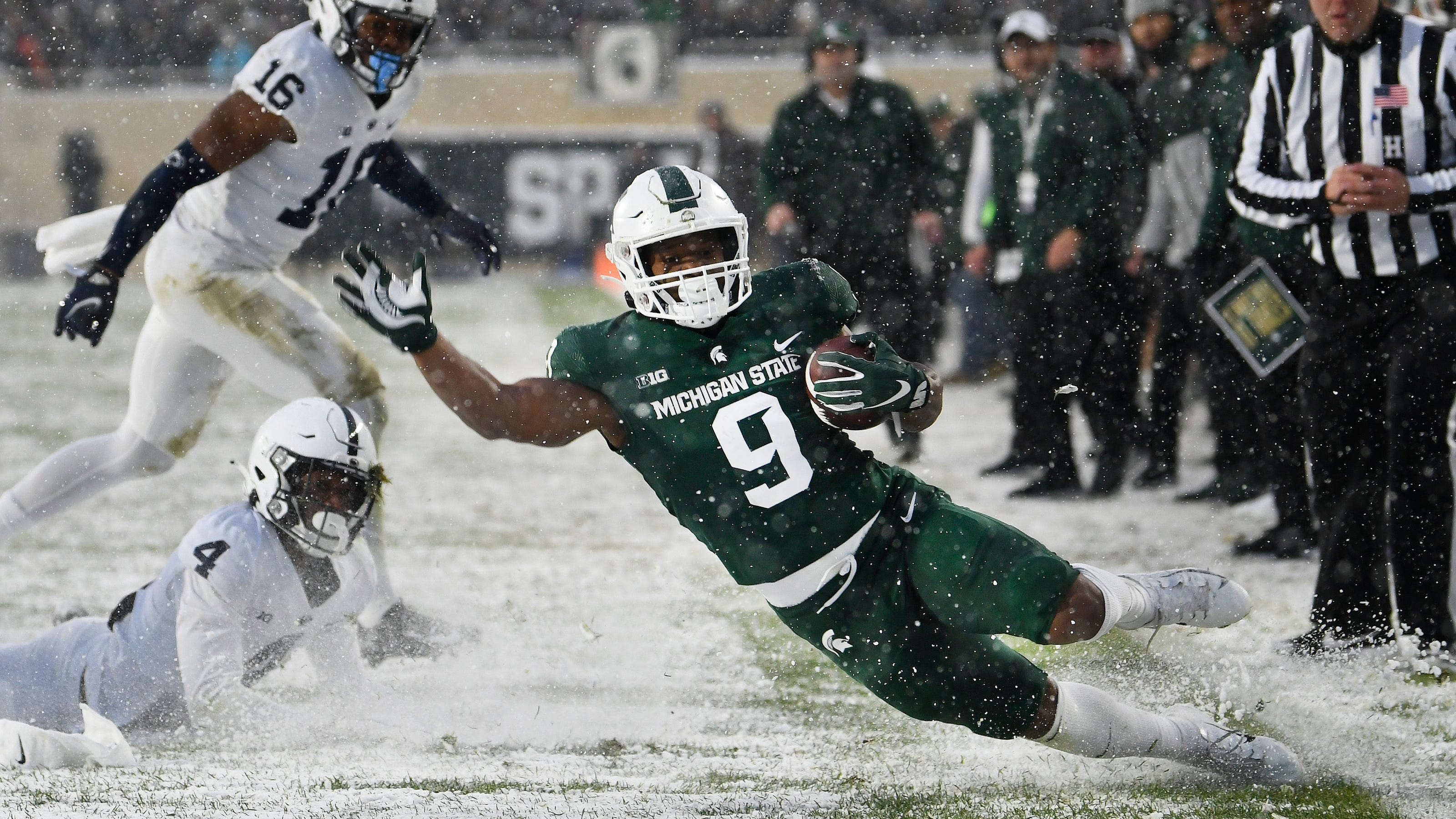 3200x1800 Kenneth Walker III closes season, and maybe career, at Michigan State with a bang, Desktop