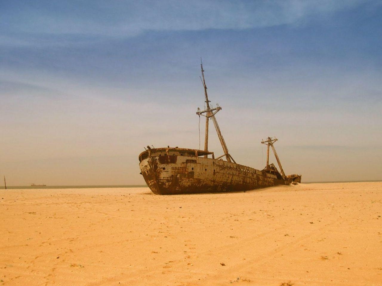 1280x960 MAURITANIA: An amazing shipwreck where there once was water. Almost, Desktop