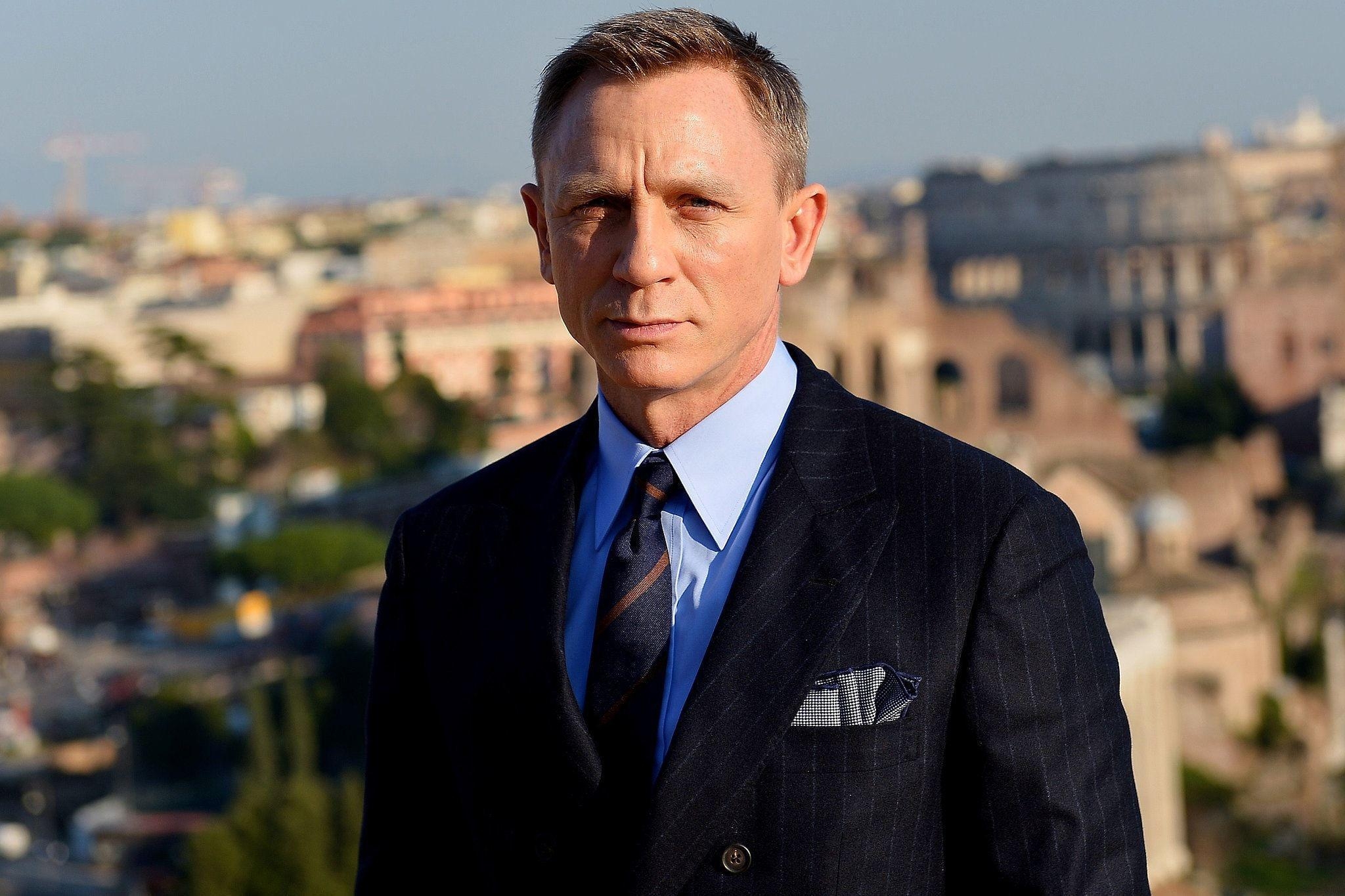 2050x1370 Daniel Craig HD Desktop Wallpaperwallpaper.net, Desktop