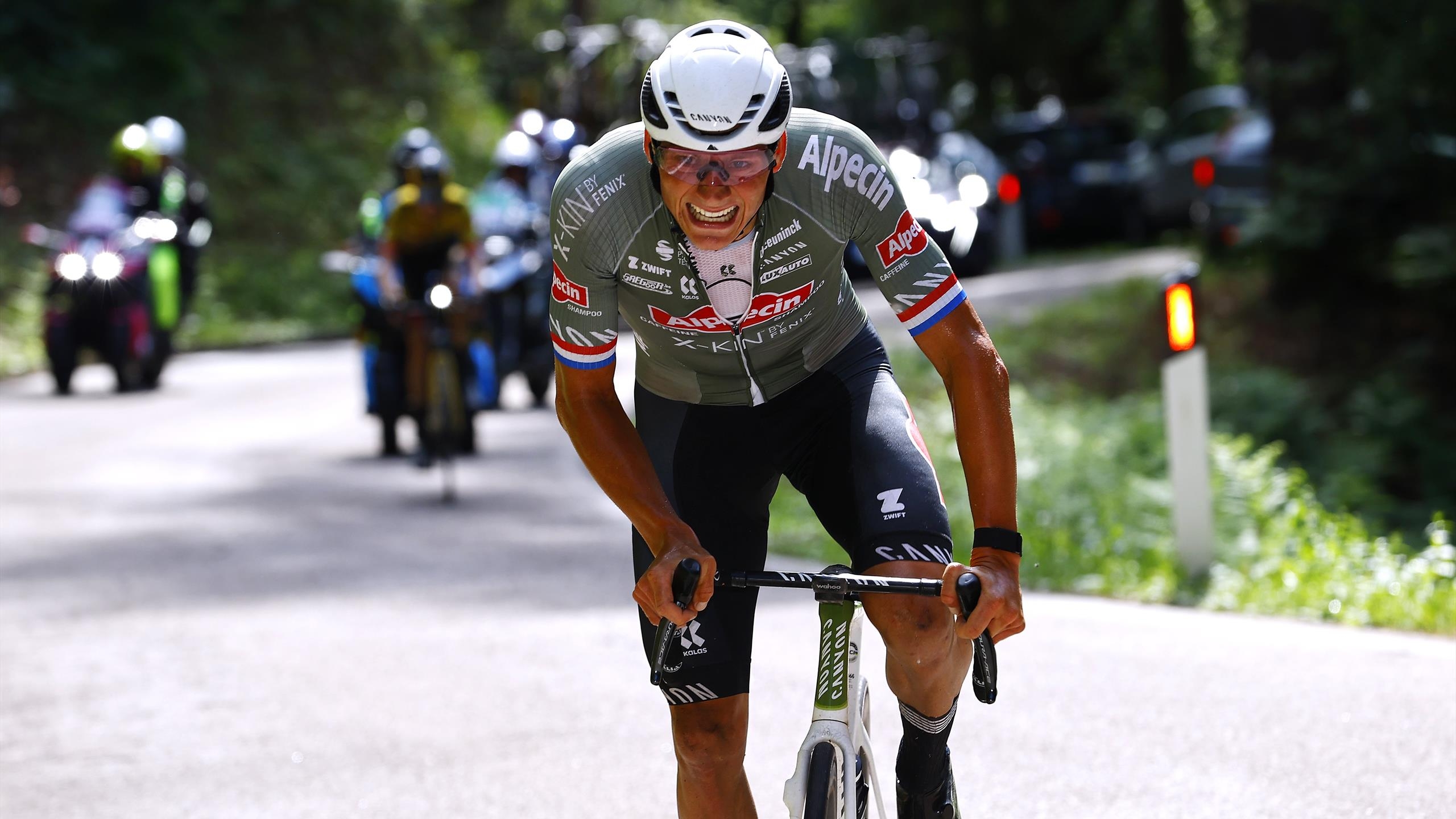 2560x1440 Frightening prospect' van der Poel will move to 'another level' after electric Giro d'Italia, Desktop