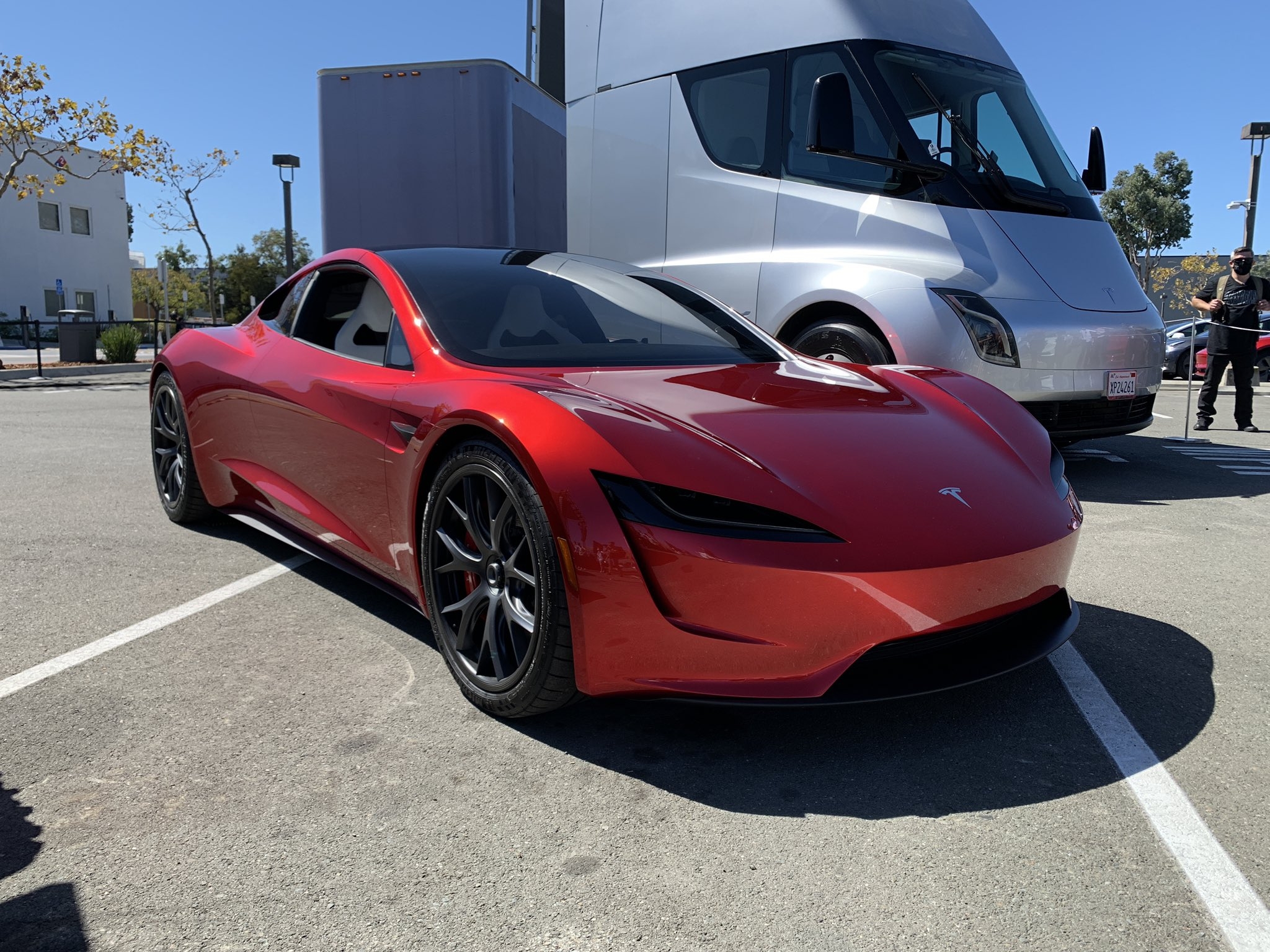 2050x1540 Tesla Roadster to come in 2023 if company can avoid supply chain 'mega drama', Desktop