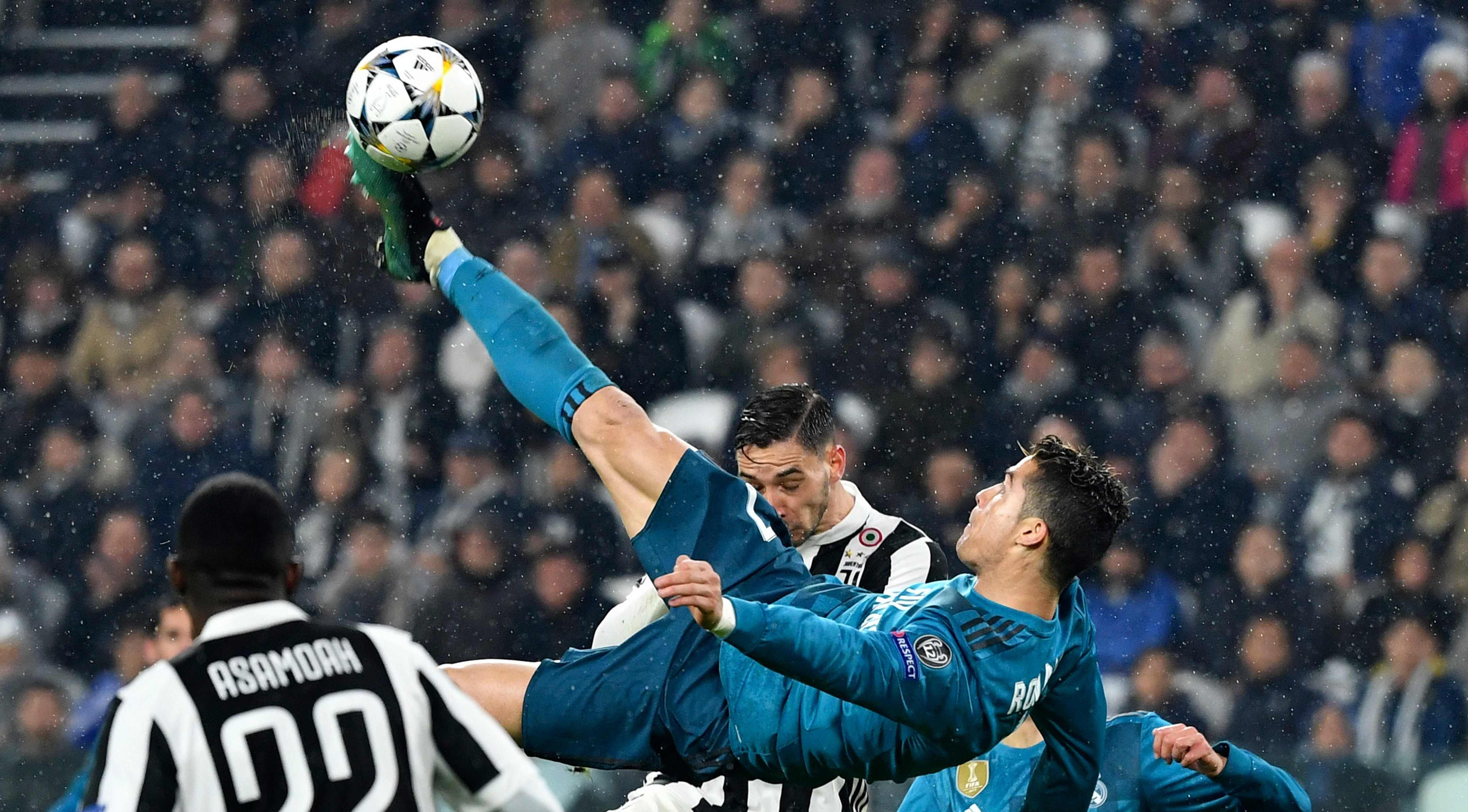 4810x2660 Incredible Photo Of Cristiano Ronaldo's Stunning Bicycle Kick Goal, Desktop