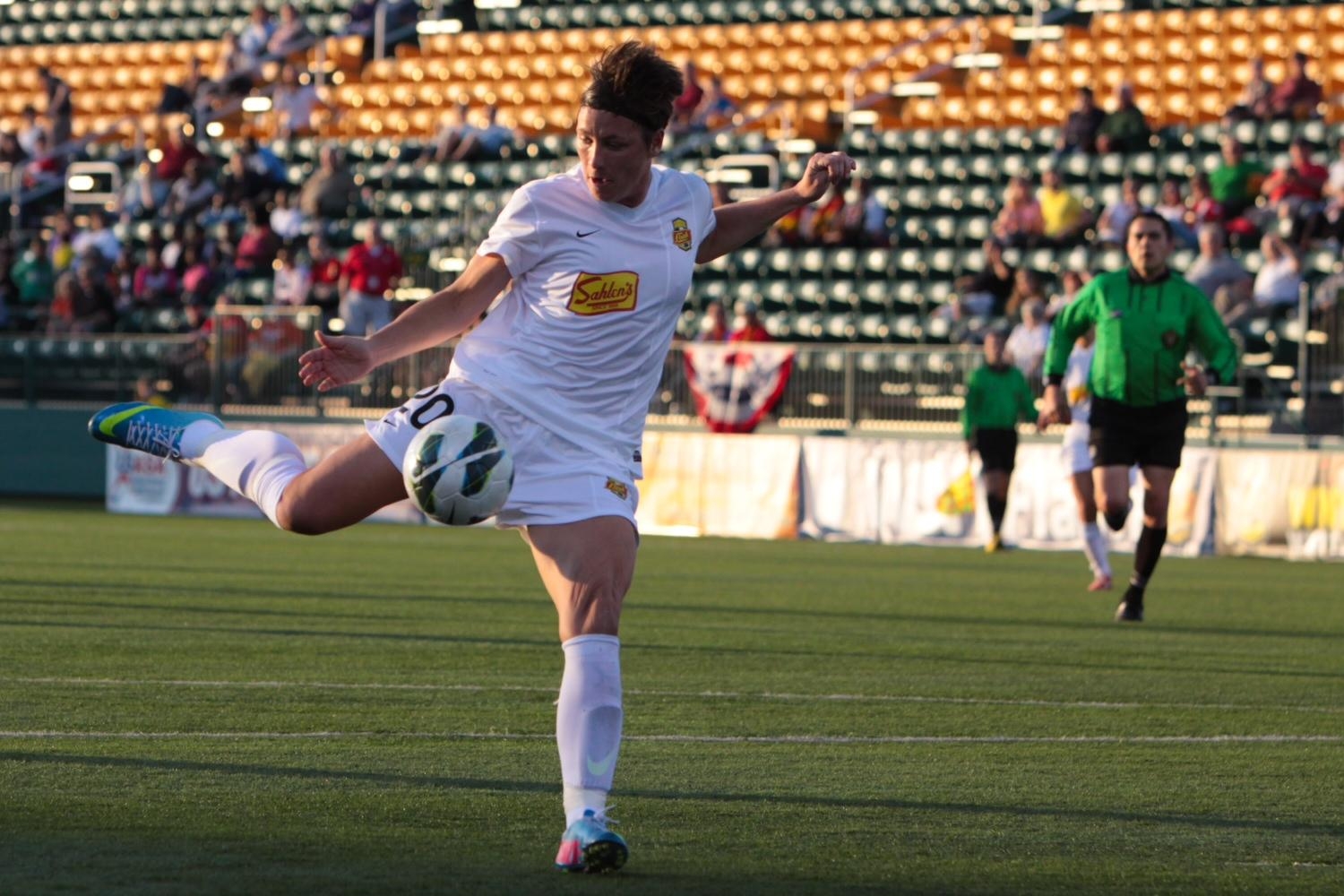 1500x1000 Wambach ends drought, lifts Flash past Sky Blue, Desktop