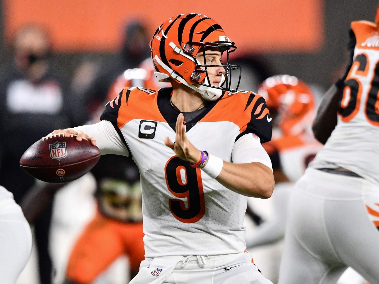 1600x1200 Joe Burrow Sets New NFL Records as Bengals Lose to Browns on Thursday Night Football, Desktop