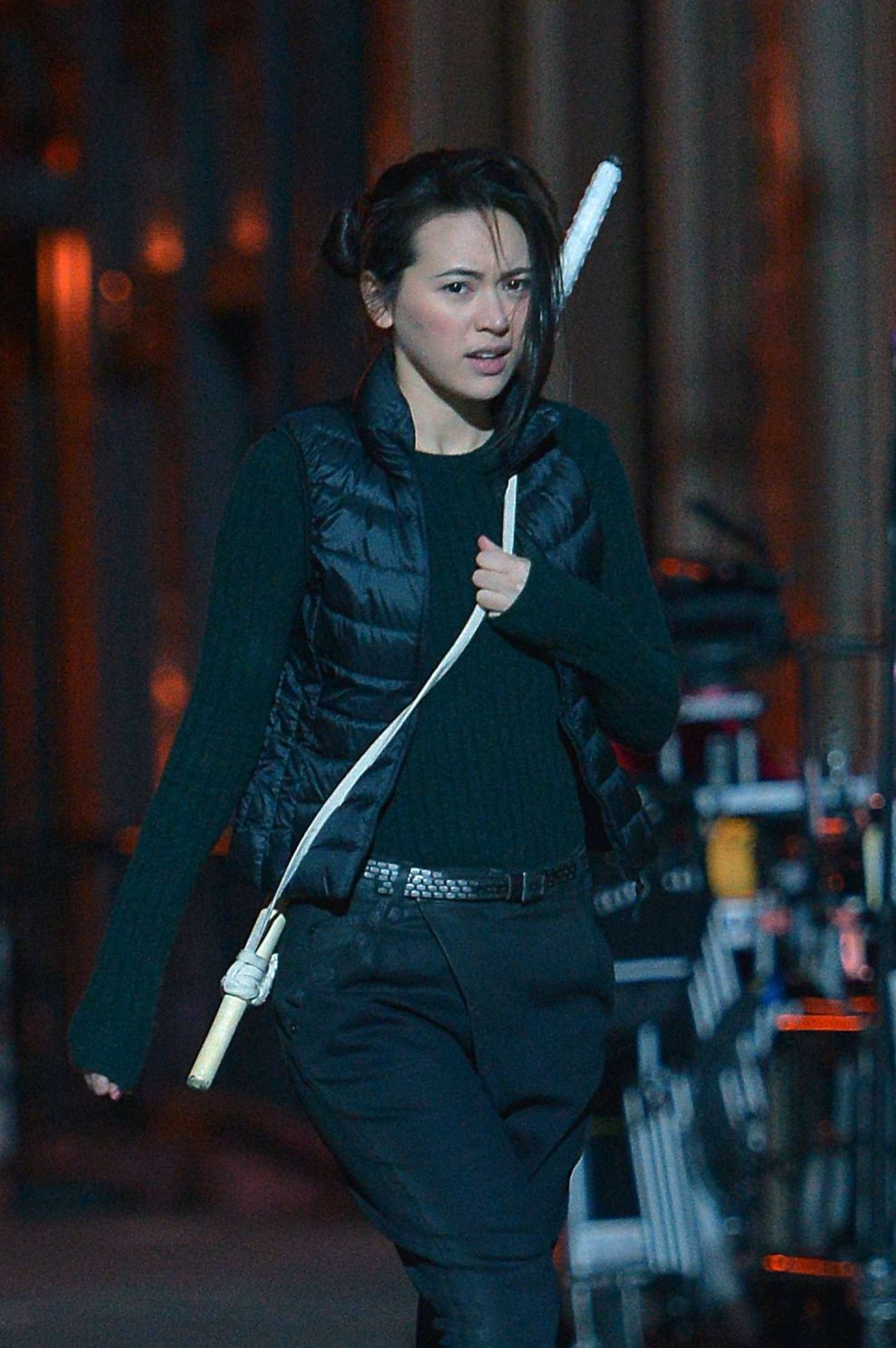 1470x2210 Jessica Henwick on set of Iron Fist -07, Phone