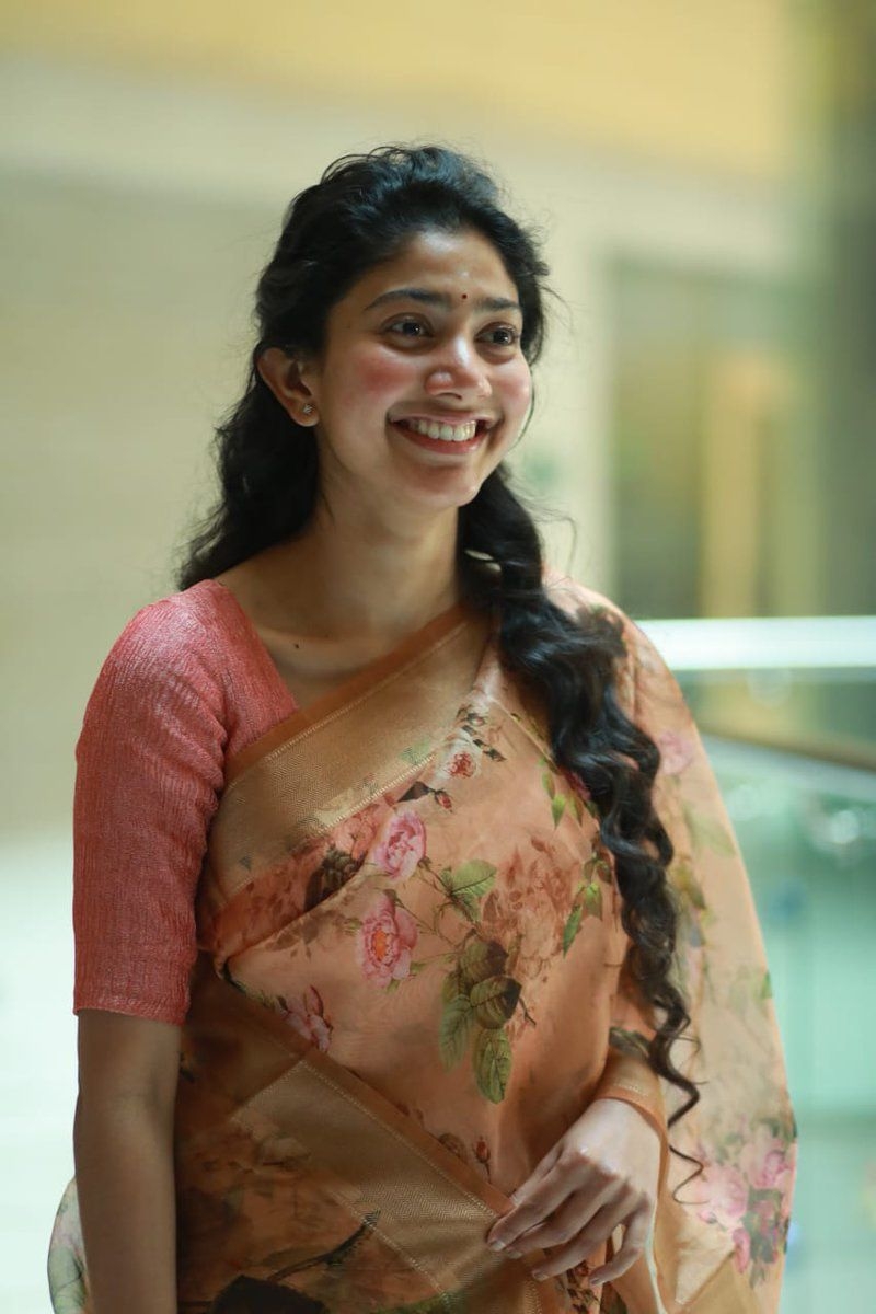 800x1200 Sai Pallavi Sizzling Image From Maari 2 Press Meet, Phone