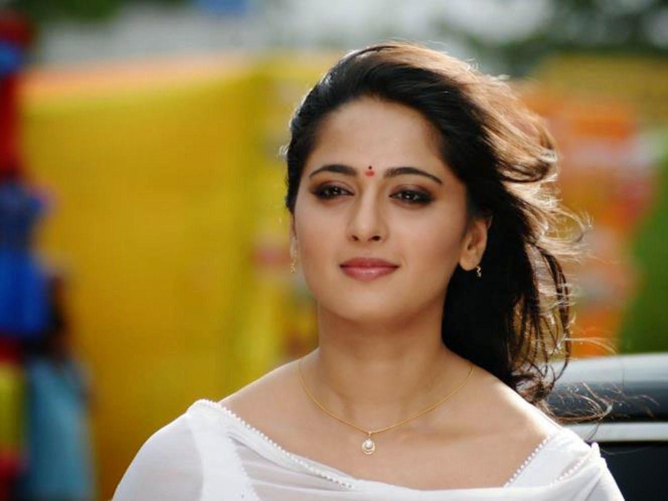 1330x1000 Actress Anushka Shetty Latest HD Photo Free Download, Desktop