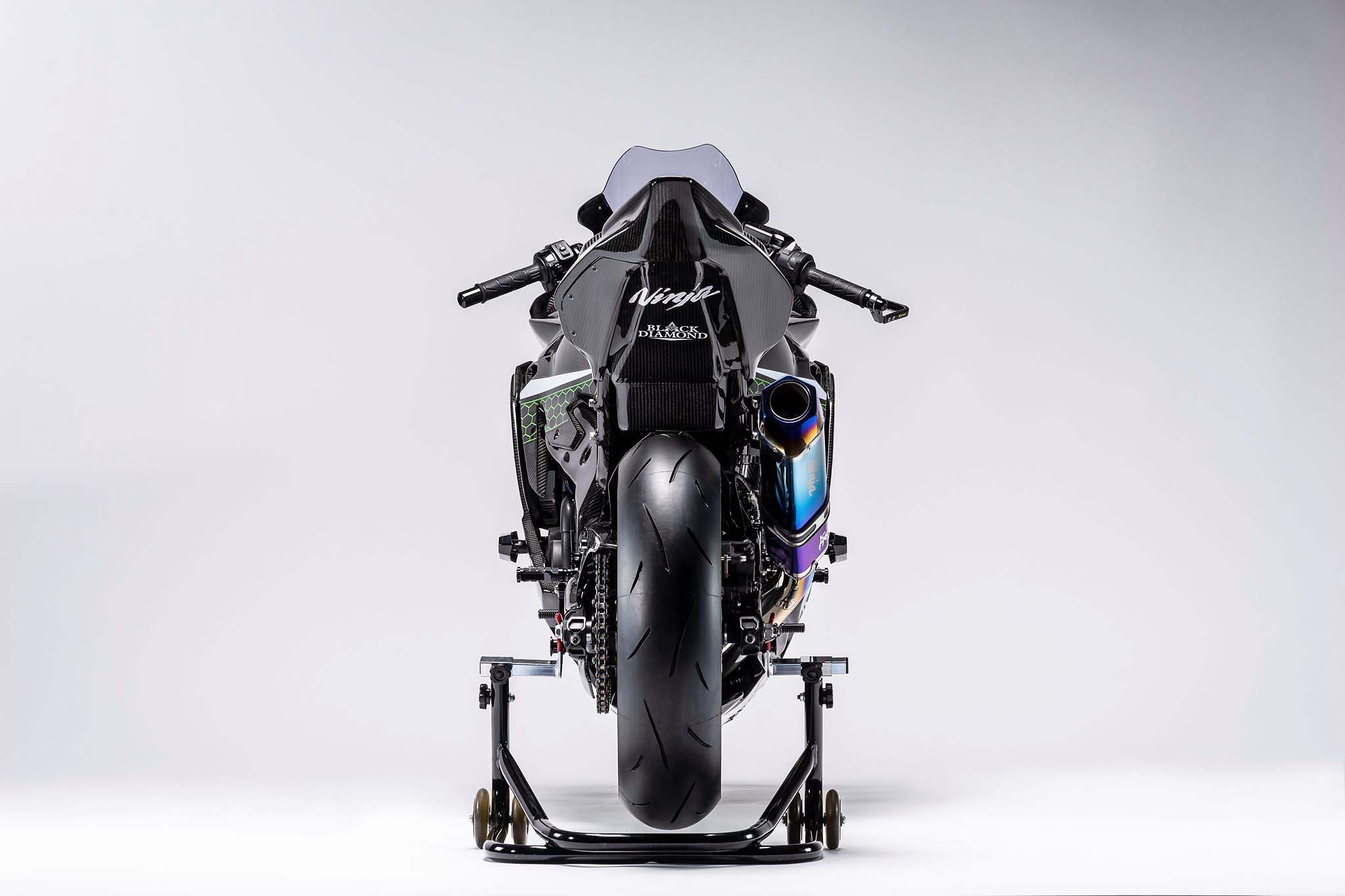 2050x1370 Kawasaki Revealed A Carbon Fibre Track Version Of The Ninja ZX 25R, Desktop