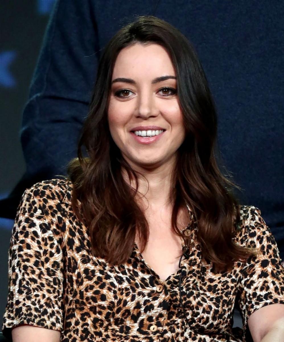 1000x1200 Aubrey Plaza wallpaper, Phone