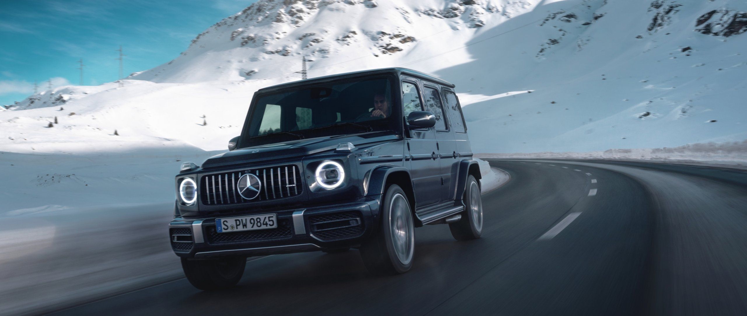 2560x1090 MBsocialcar: Mercedes AMG G 63, Dual Screen