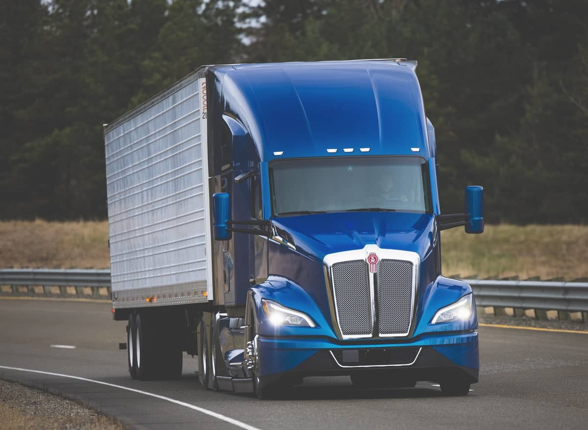 1200x880 Kenworth T680 refresh focuses on aerodynamics and digital dash, Desktop