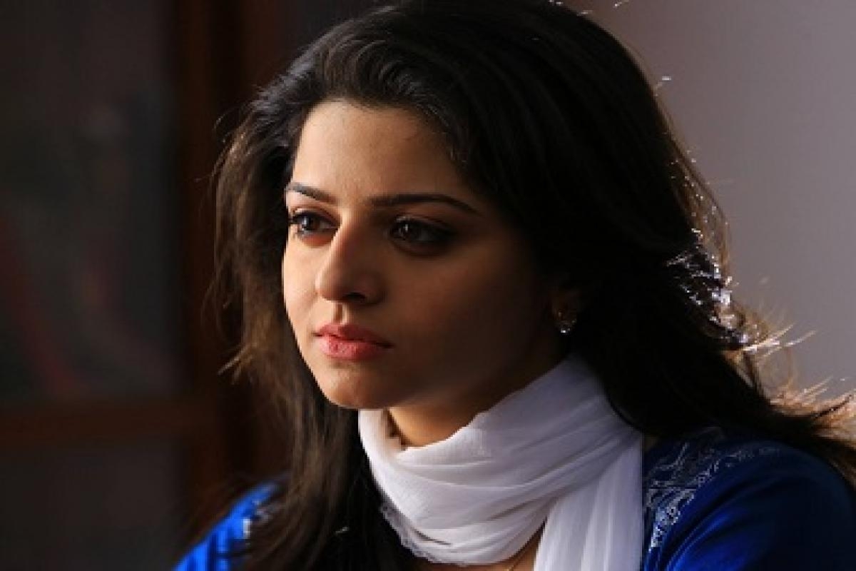 1200x800 Kanchana 3 actress Vedhika says filming upcoming horror, Desktop