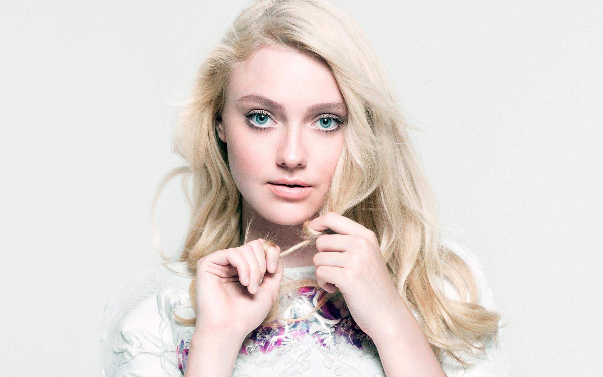 1920x1200 Dakota Fanning Wallpaper, Desktop