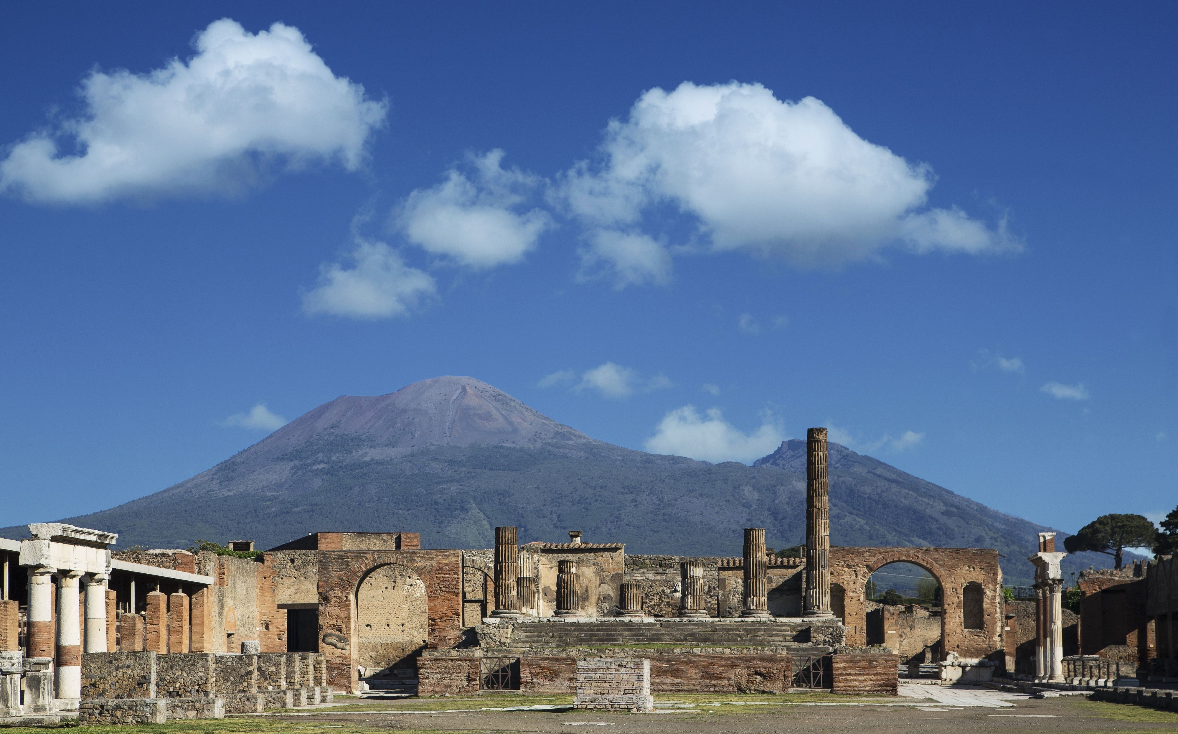 4000x2490 Blue Skies Of Pompeii Wallpaper Elegant Pompeii Excavations, Desktop