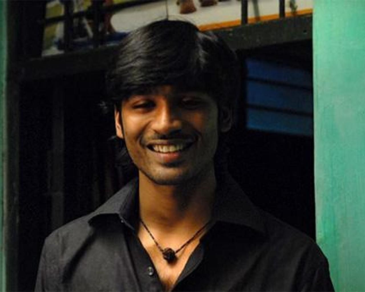 1280x1030 Dhanush Wallpaper Photo In Polladhavan, Desktop