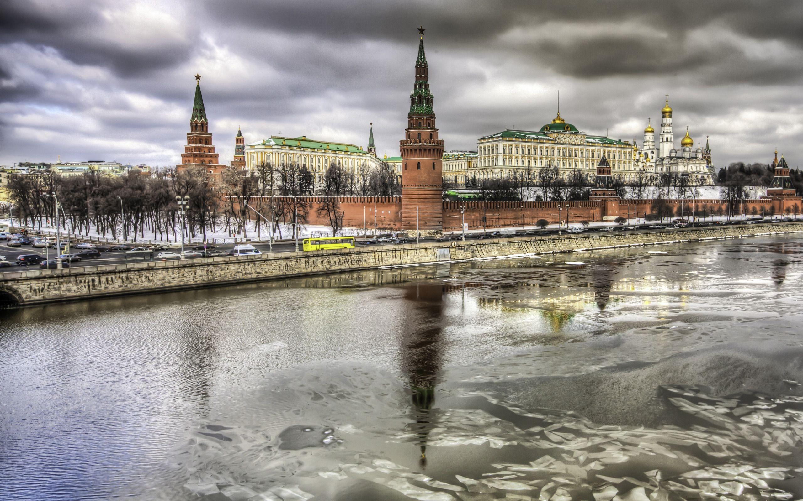 2560x1600 Kremlin Palace reflection Moscow widescreen wallpaper. Wide, Desktop