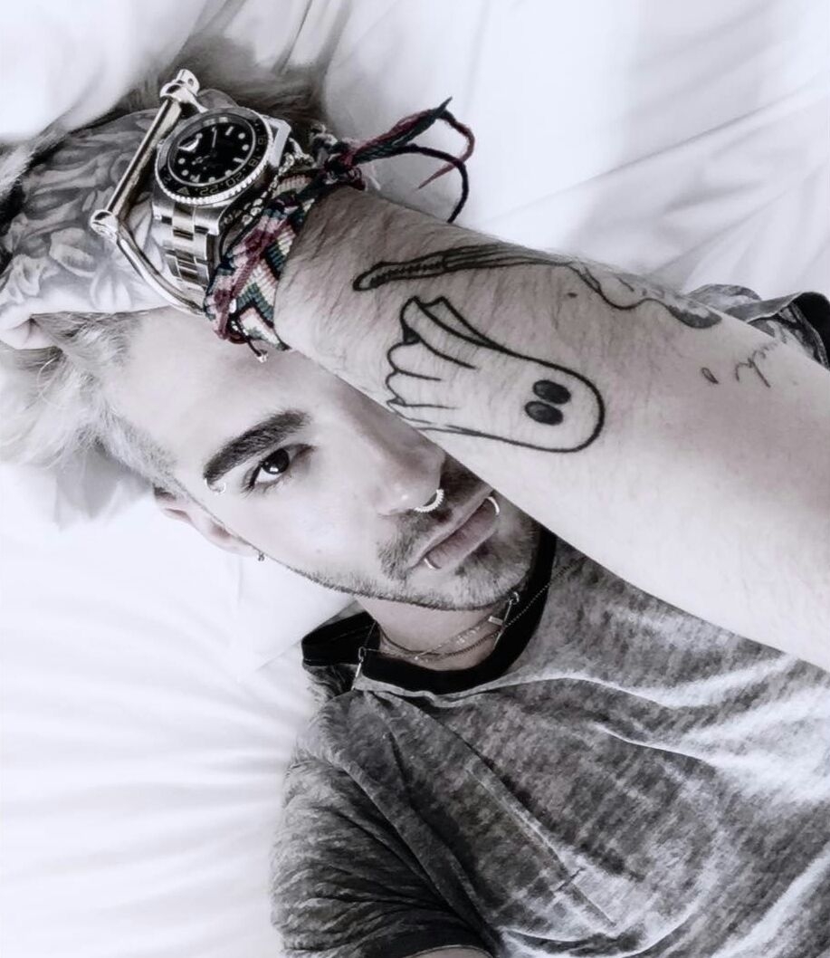 920x1060 BILL QueenB. Bill kaulitz, Tokio hotel, Bills, Phone