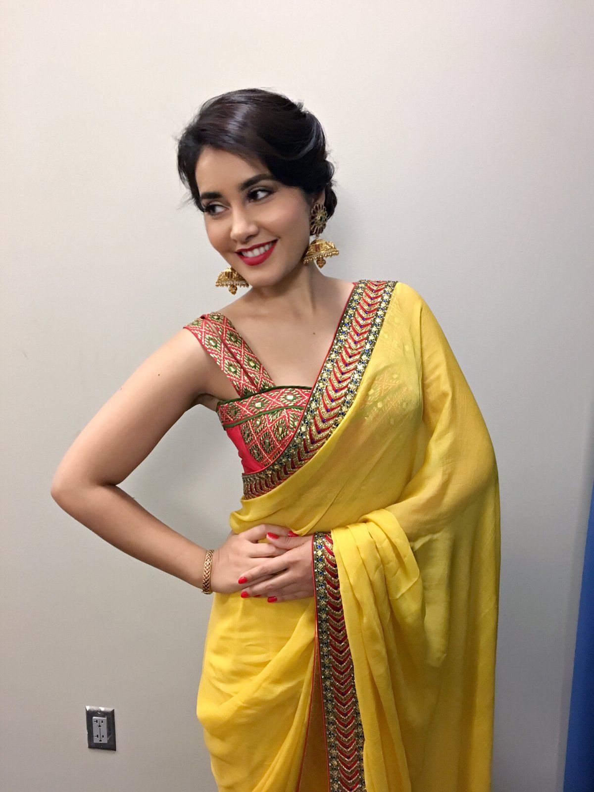 1200x1600 Rashi khanna looking beautiful in yellow saree photo 14. telugu, Phone